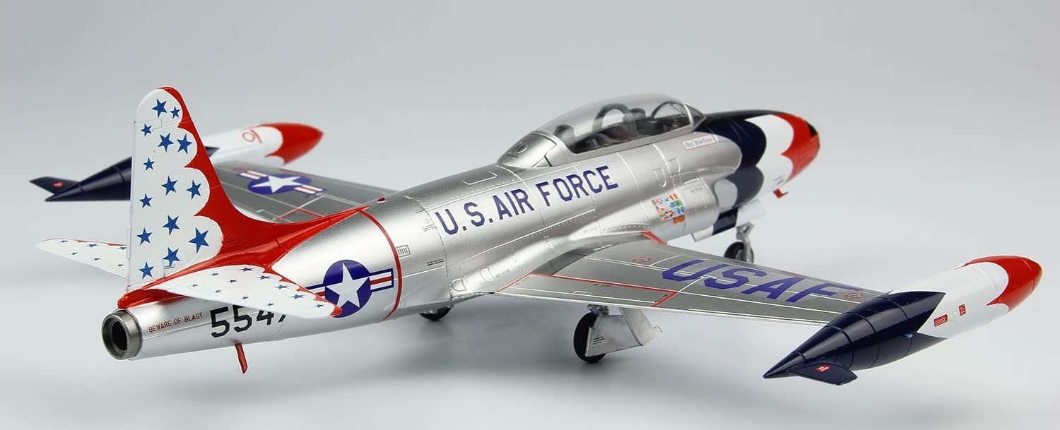 プラモデル :: 飛行機 :: アメリカ空軍 練習機 T-33A シューティングスター サンダーバーズ