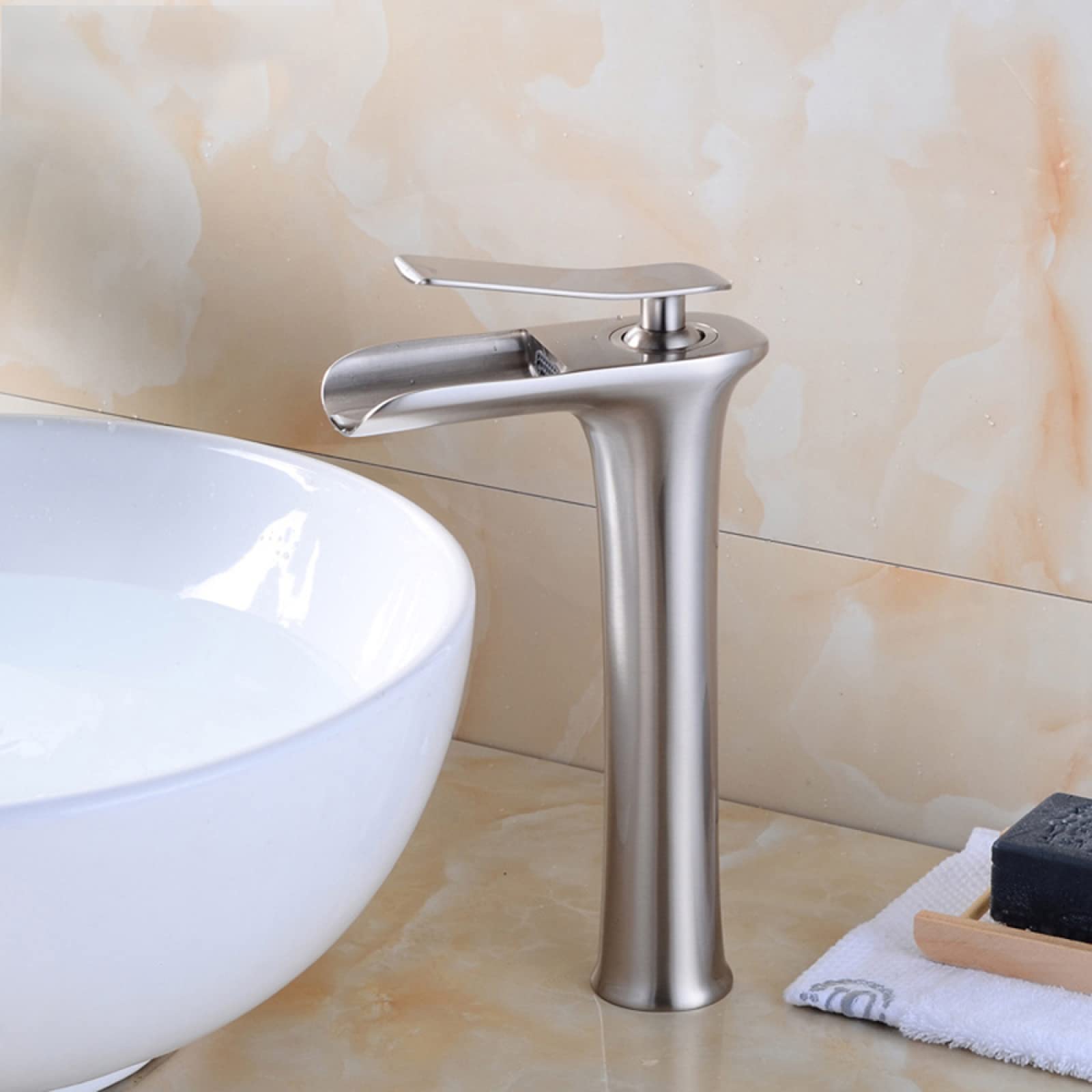 Robinet de salle de bain en laiton brossé mitigeur haut cascade design élégant