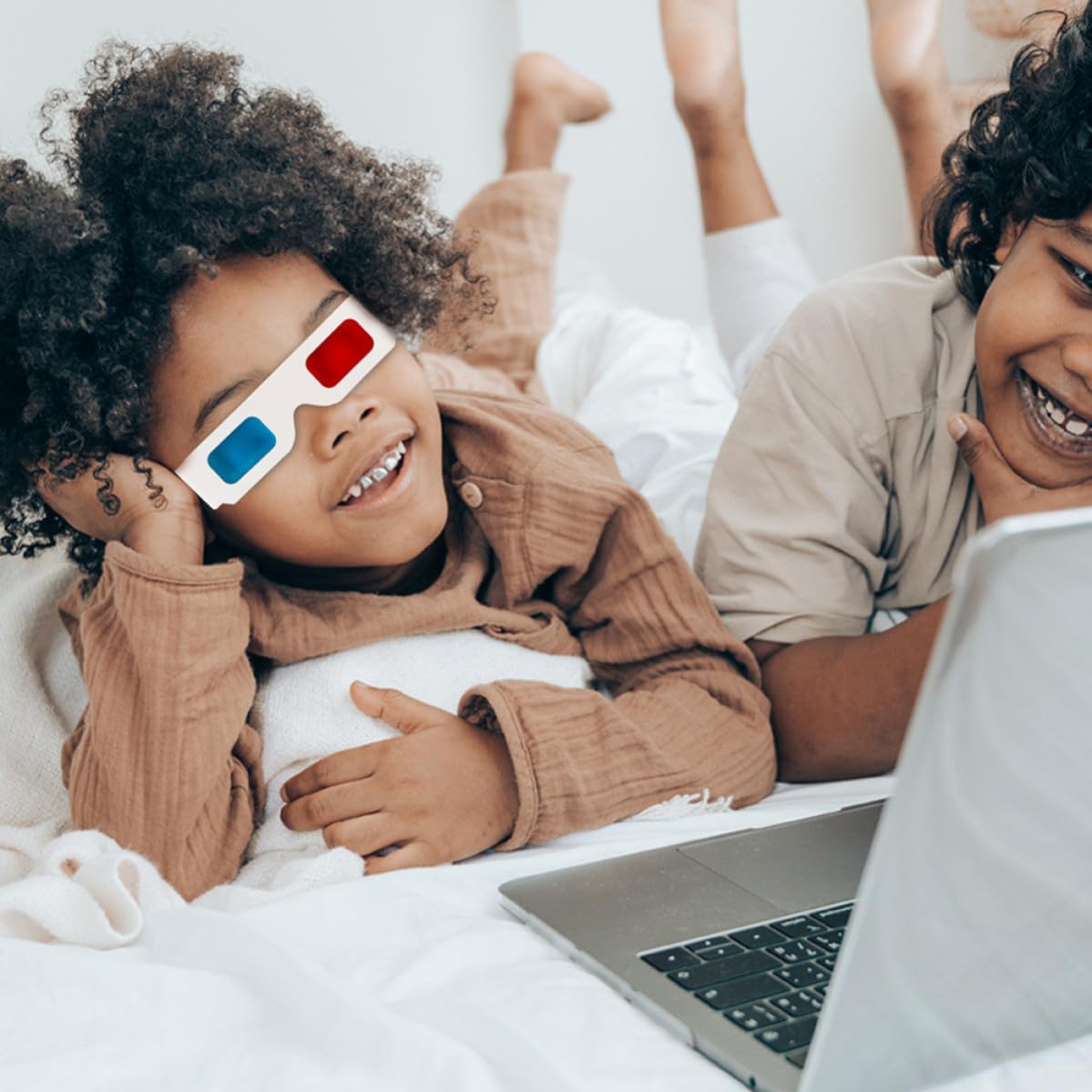 Occhiali 3d Monouso in Cartone Bianco, 30 Pezzi per Cinema | Lenti Anaglifiche Rosso Blu, Formato Leggero e Portatile, per Adulti e Ragazzo Ragazza