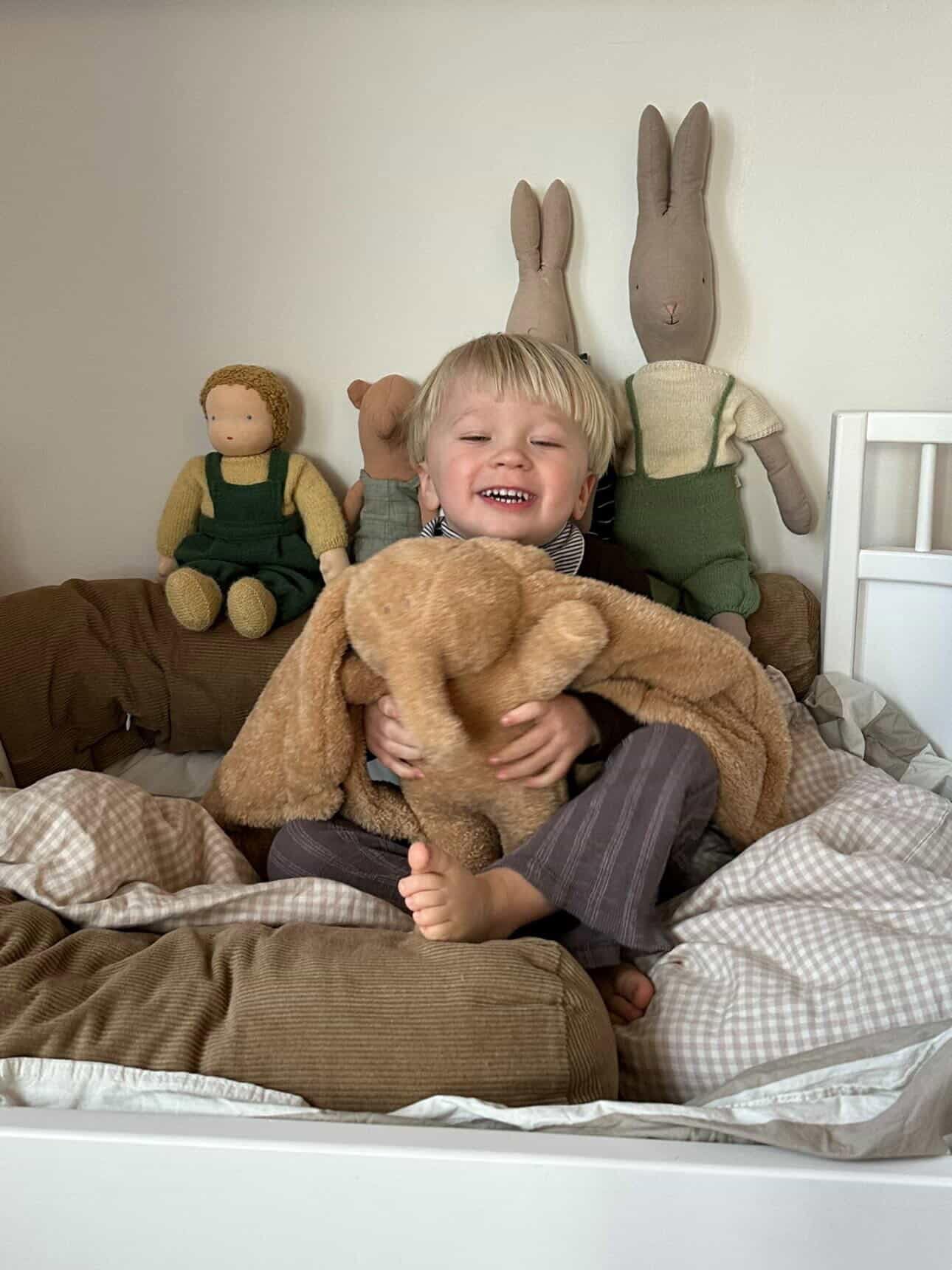 Magma Gewichtetes Kuscheltier Groß (2,2 kg) – Elefant aus Bio-Baumwolle mit Wärme-Kältekissen – Beruhigungshilfe & Einschlafhilfe für Kinder ab 1 Jahr - Braun