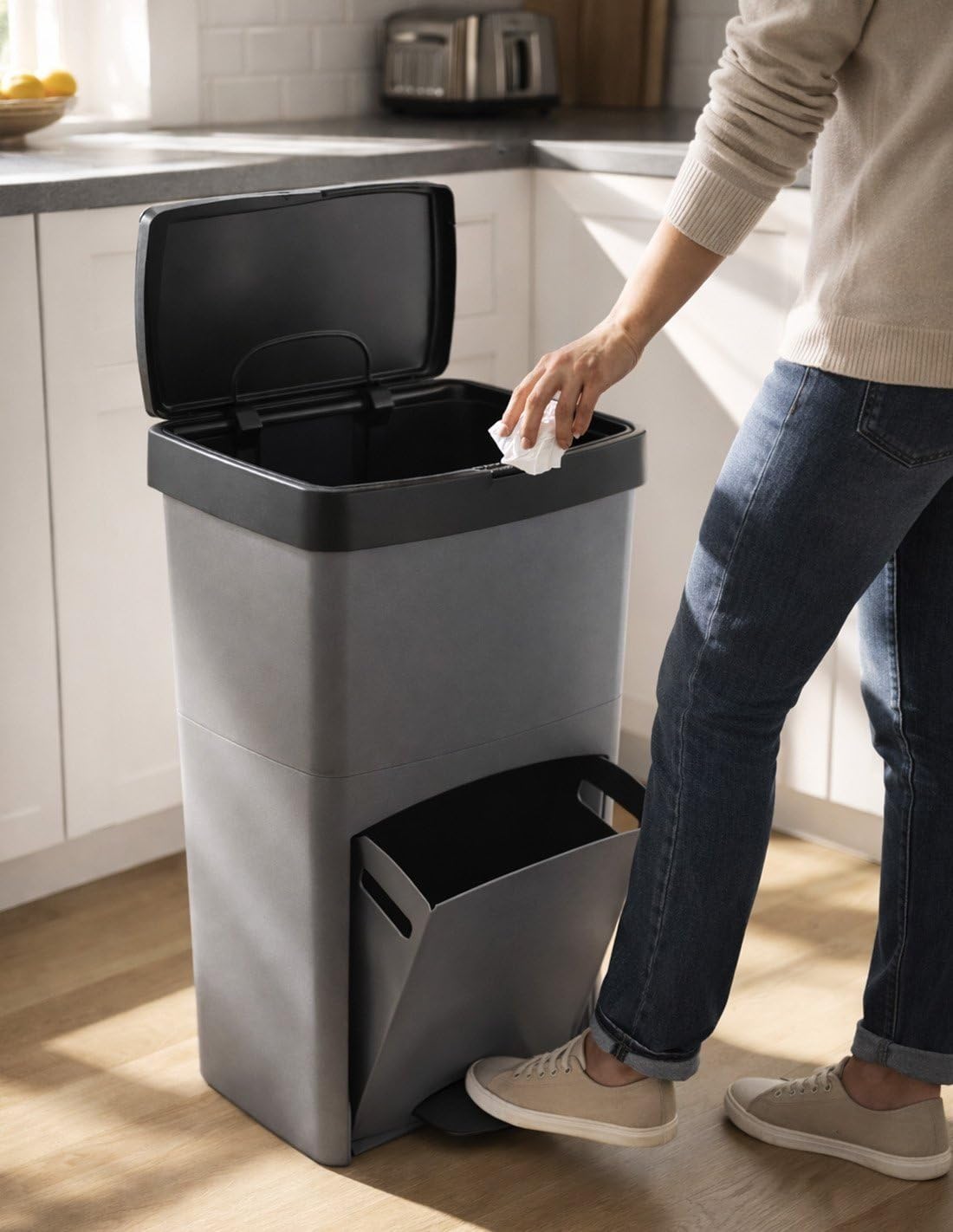 Jardin202 - Cubo de Basura para Reciclaje Triple 70L | 3 Compartimentos con Pedal y Tapa Hermetica | Vertical y Ergonómico | Duradero | 70 litros (Gris)