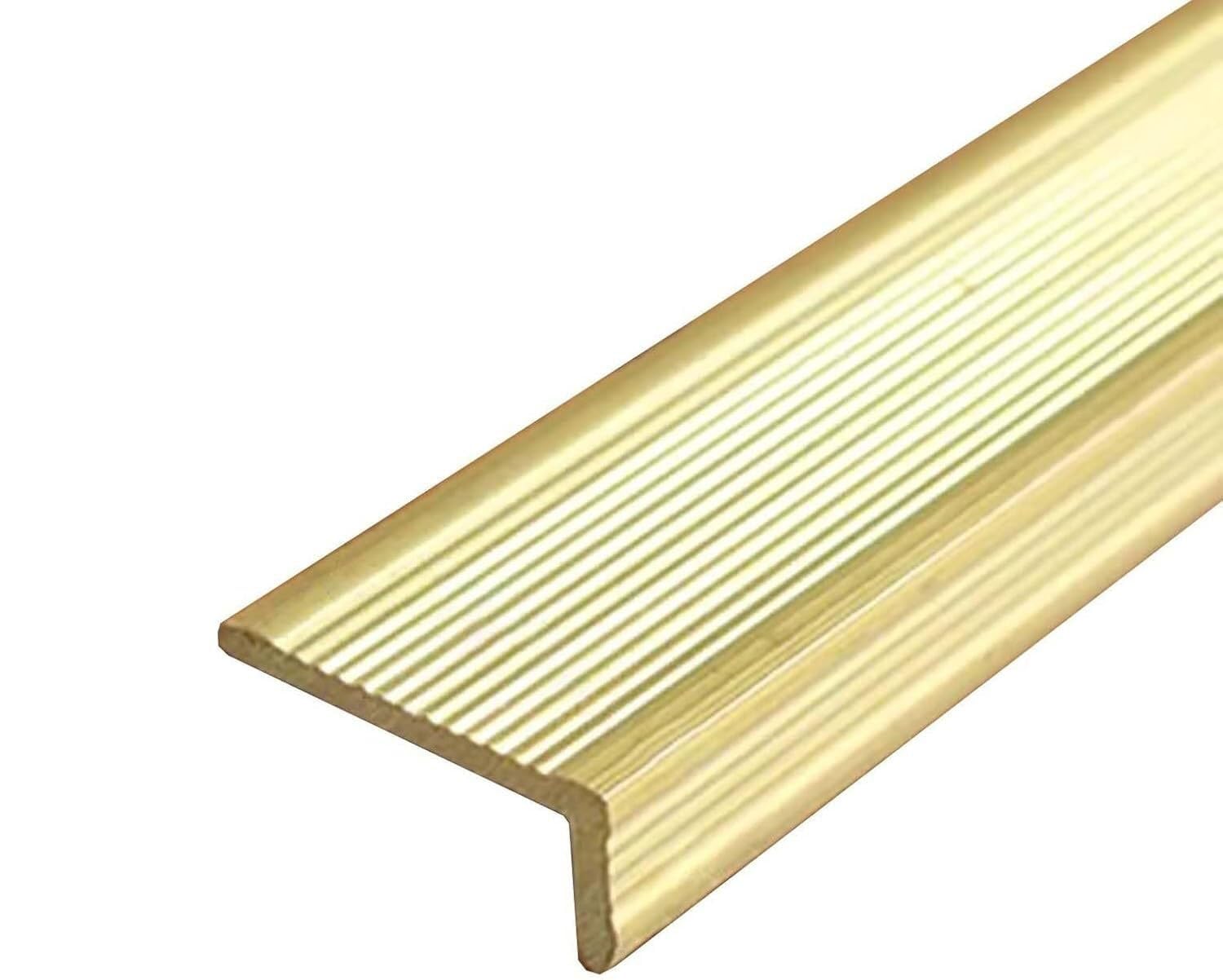 Borde de latón en forma de L duradero y refinado para escalones premium