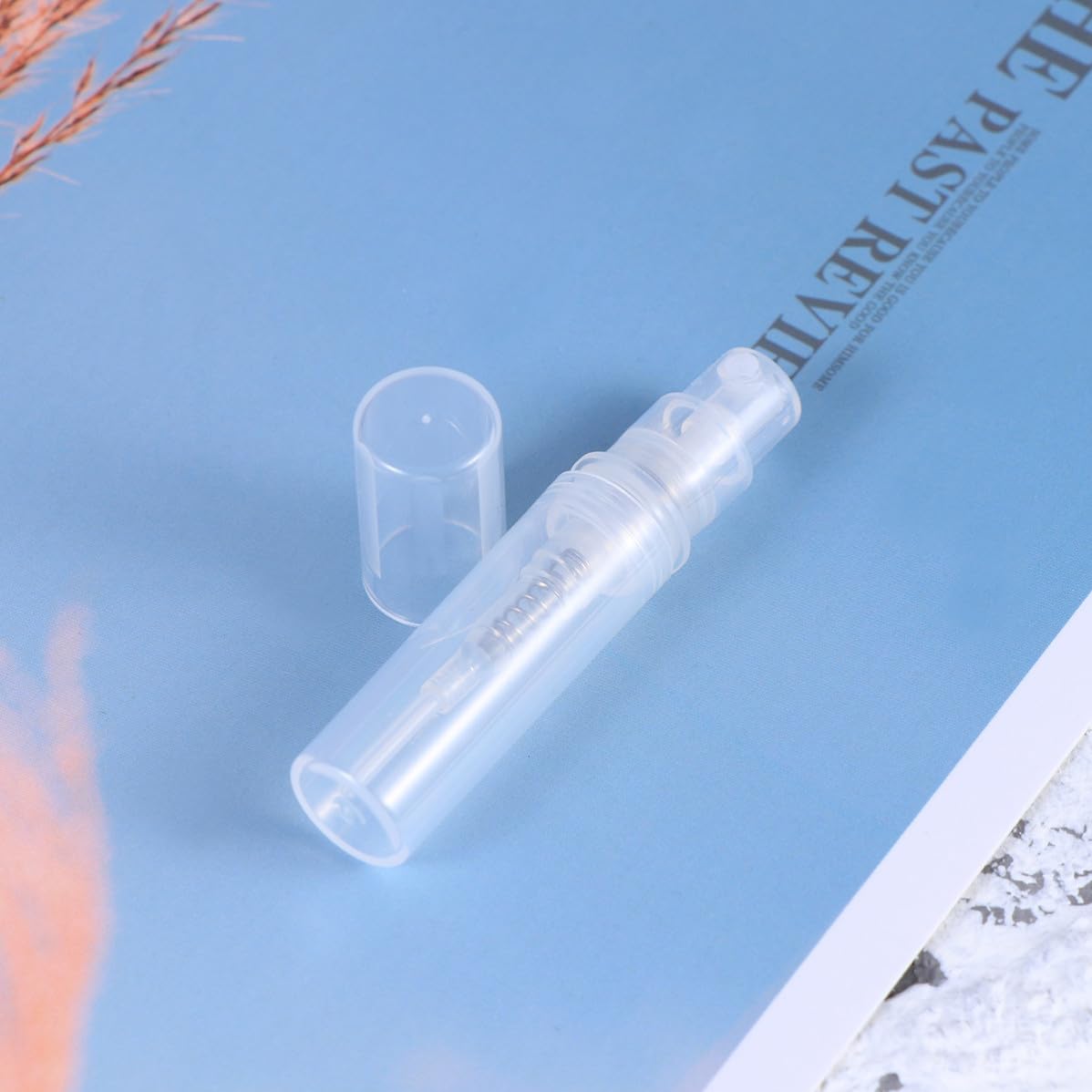 Ciieeo Botella de Perfume Portátil de 2ml en Plástico, 60 Unidades | Rellenable para Líquidos Acuosos y Brumas Faciales y Corporales, Tamaño Viaje, para Bolso