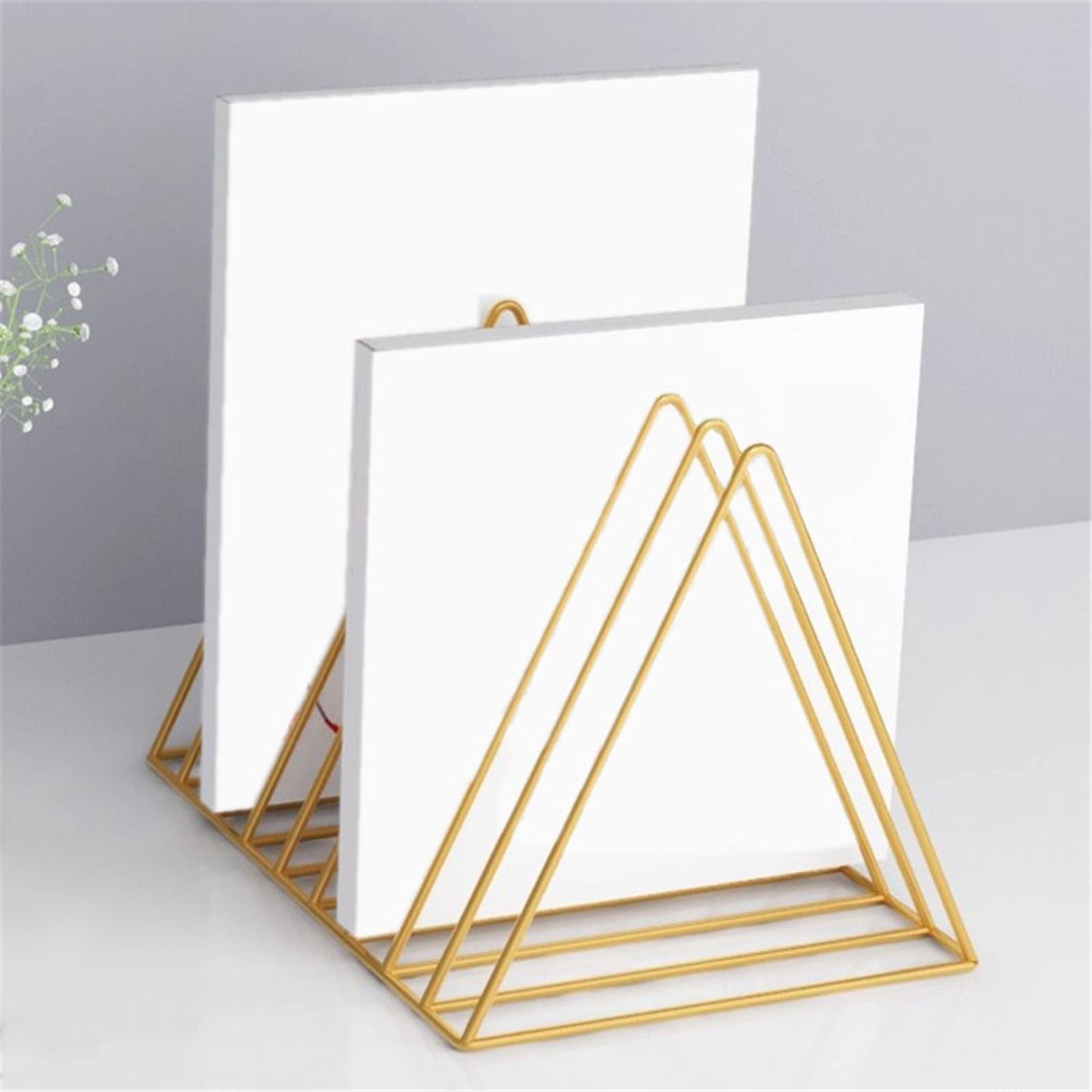 Porta CD in metallo triangolare per casa, ufficio o hotel, design minimalista per organizzare album e dischi, soluzione di archiviazione robusta ed elegante