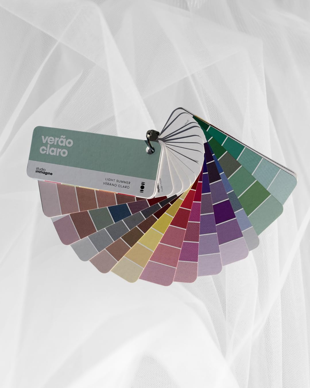 Multilingual Deep Autumn Palette Color Fan by Studio Immagine, Perfect for Smart Shopping and Outfit & Wardrobe Planning; Otono Oscuro/Outono Escuro