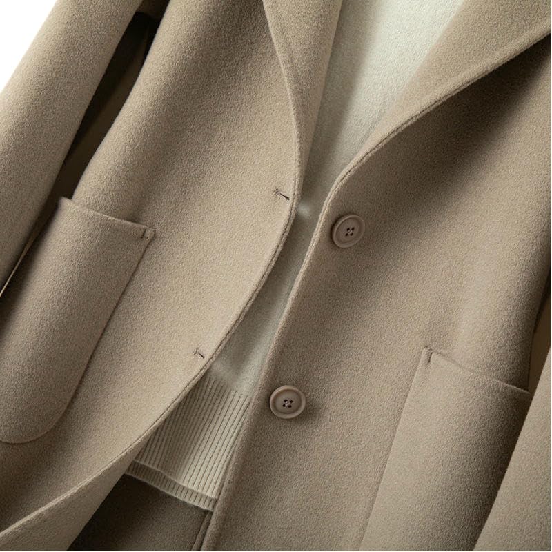 Manteau en cachemire mi-long contre le froid hivernal