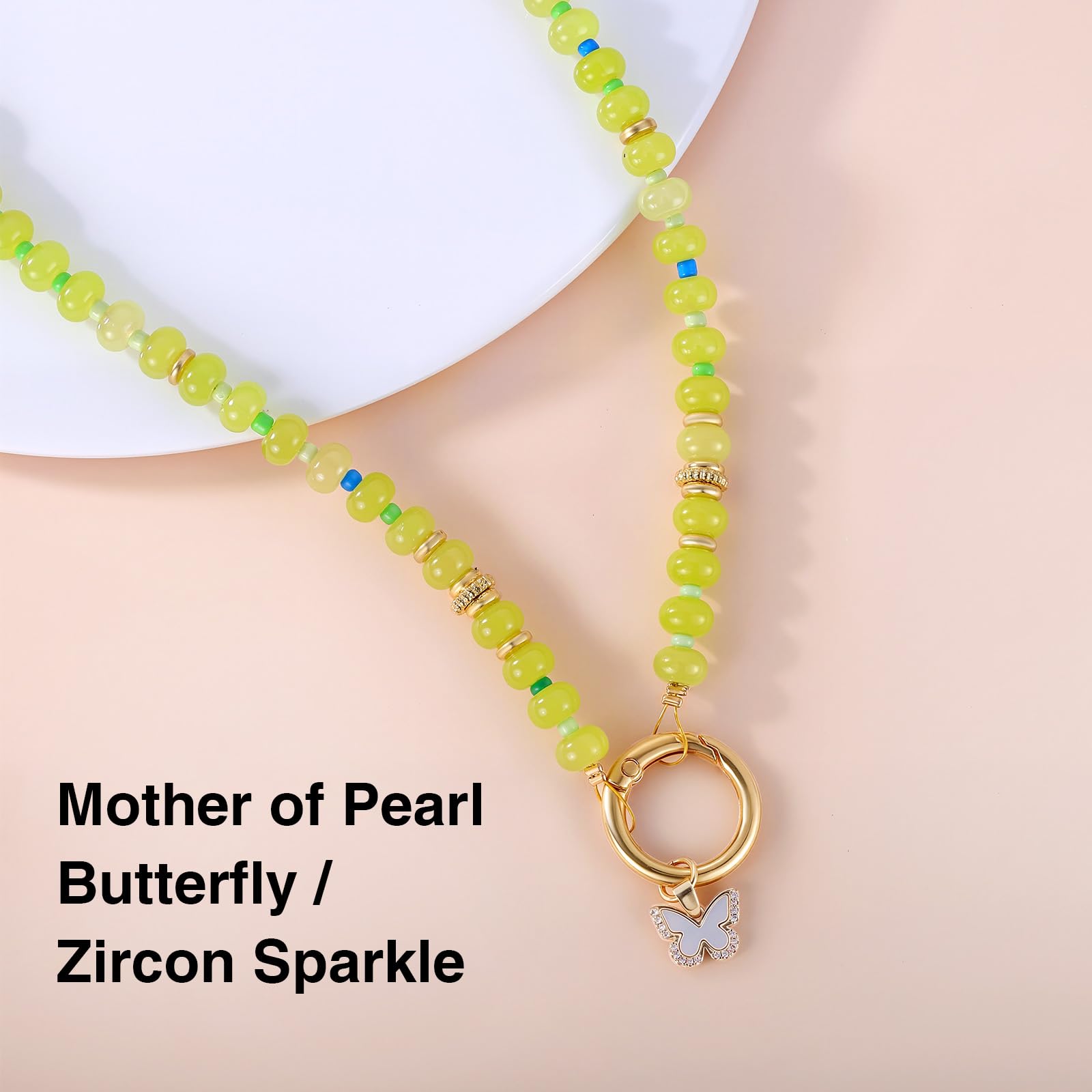 Collana con perline in pietra naturale con ciondolo a forma di