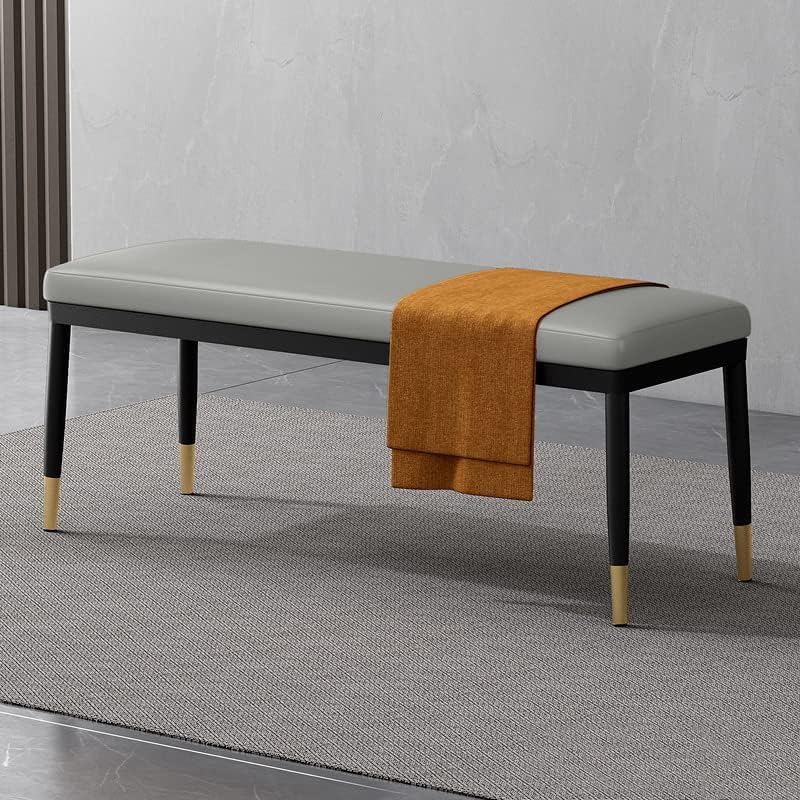 Banc rembourré en cuir : la solution confort pour aménager une entrée étroite ou un salon