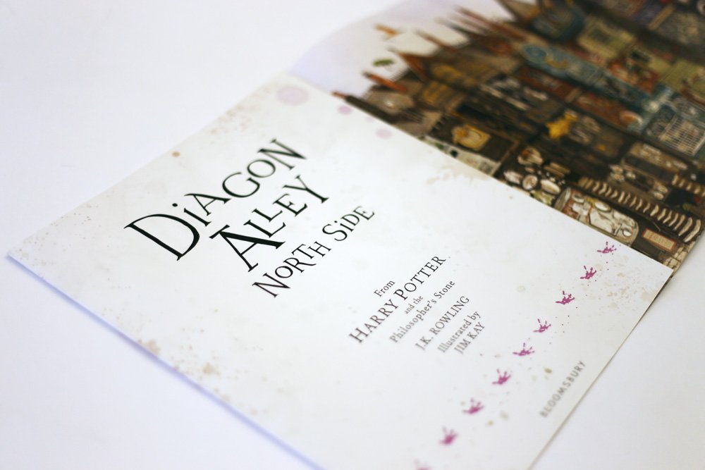 Harry Potter and the Philosopher’s Stone: Deluxe Illustrated Slipcase Edition (Deluxe Edition)