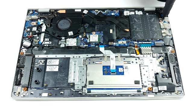 Watch Dell Inspiron 15 5501 - disassembly and upgrade options on