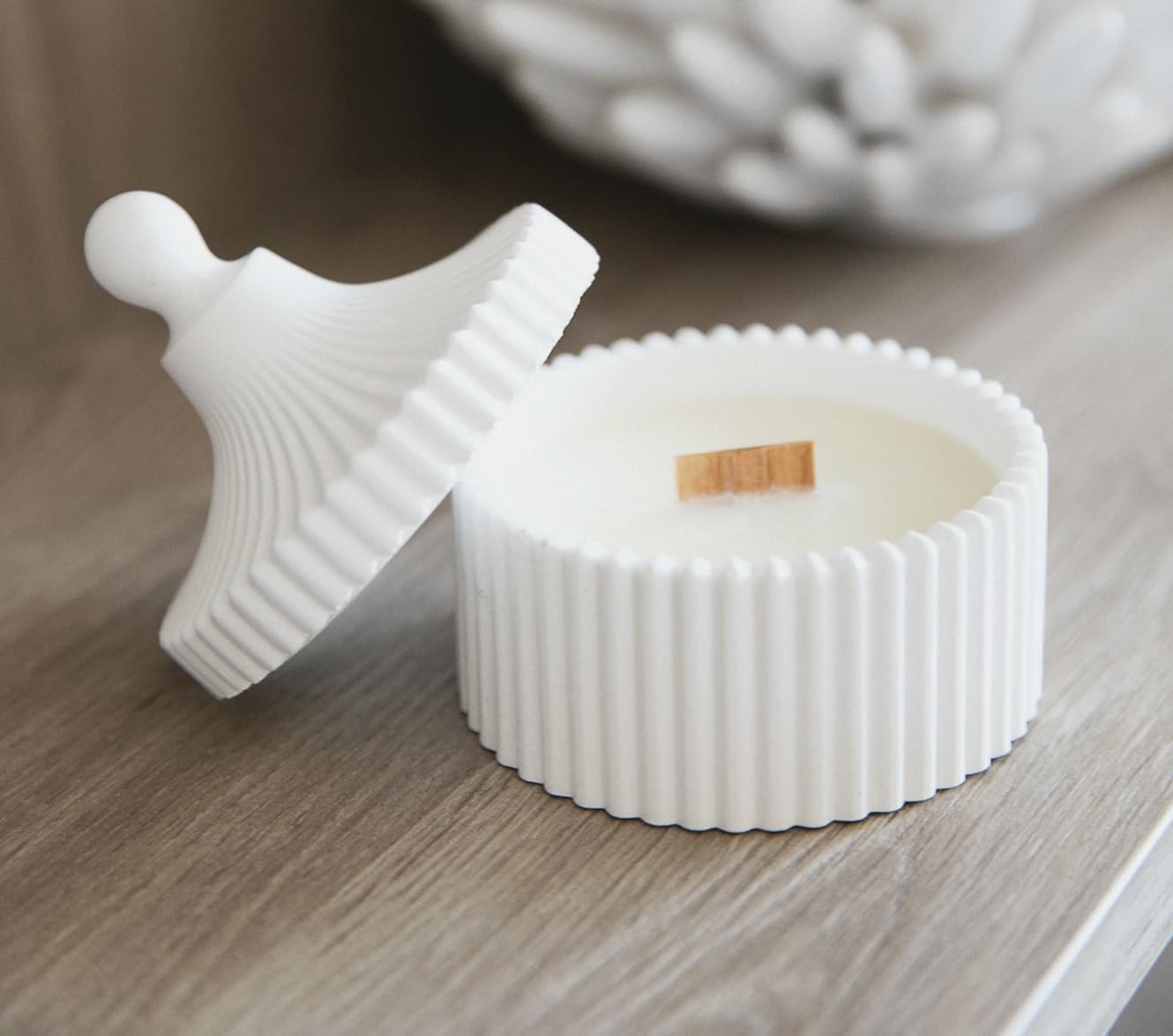 Luxury Scented Candle - 170 Gram Coconut Wax Woodwick Candle in Handmade Gypsum Jar Perfect Gifts for Her - Vanilla & Patchouli Scent