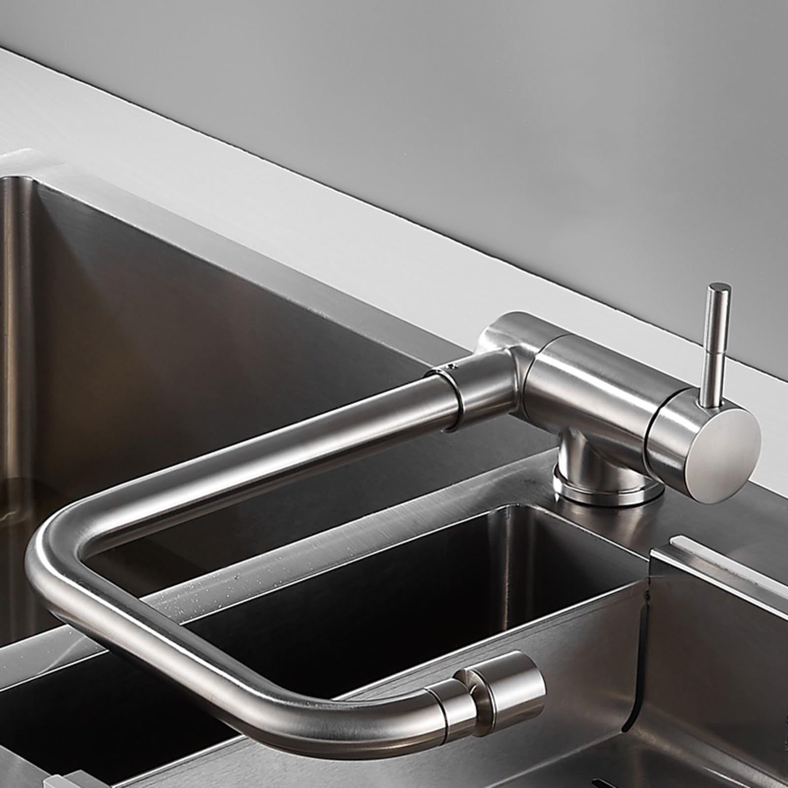 Mitigeur cuisine pliable fenêtre : optimisez l'espace de votre évier intérieur