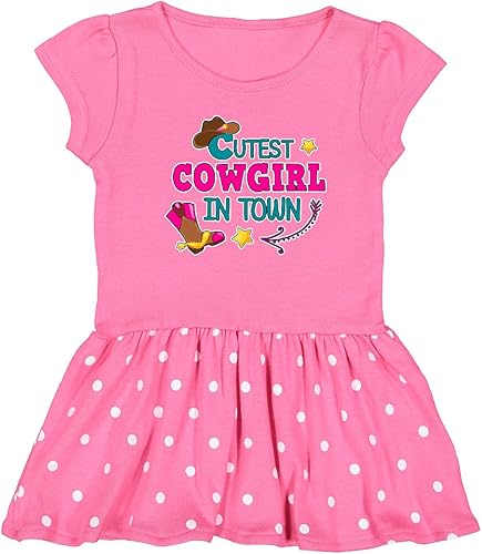 inktastic La vaquera más linda de la ciudad con sombrero de vaquera y botas vestido para niños pequeños