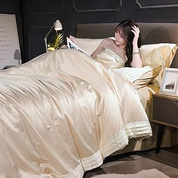 Amazon｜ベッドシーツ4点セット ダブルサテンシルク寝具セット