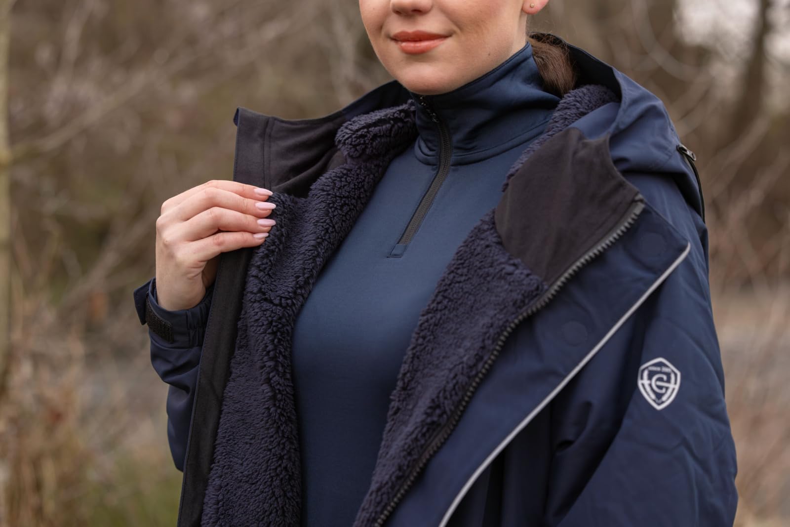 Covalliero - Damen Reitmantel Arktis – Wintermantel wasserabweisend & atmungsaktiv – langer Mantel mit warmem Innenfutter, Kapuze & 2 Taschen – Funktionsmantel im Oversized-Look – XS-XXL