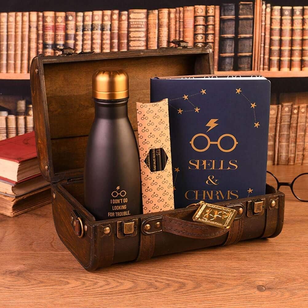 Pyramid International Harry Potter Premium Gift Set with Insulated Metal Bottle in Wooden Trunk 26cm x 17cm x 13cm - Official Merchandise