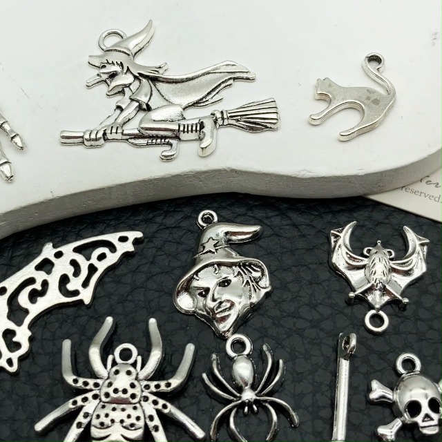 32 Charms Halloween Pastel - Crânes, Fantômes, Toiles D'araignée - En Alliage Zinc Pour Bijoux DIY