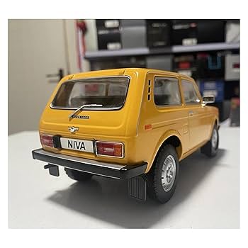 Amazon | ミニカー 1:18 LADA NIVA 1600 ロシアヴォルガオフ