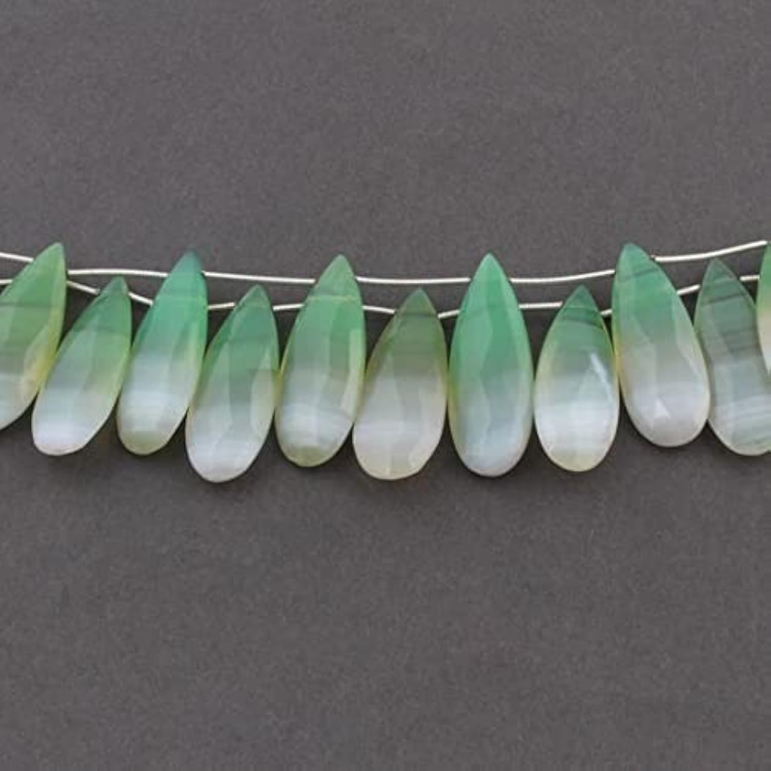 Chrysoprase perle poire pour fabriquer des bijoux d'été bohème chic