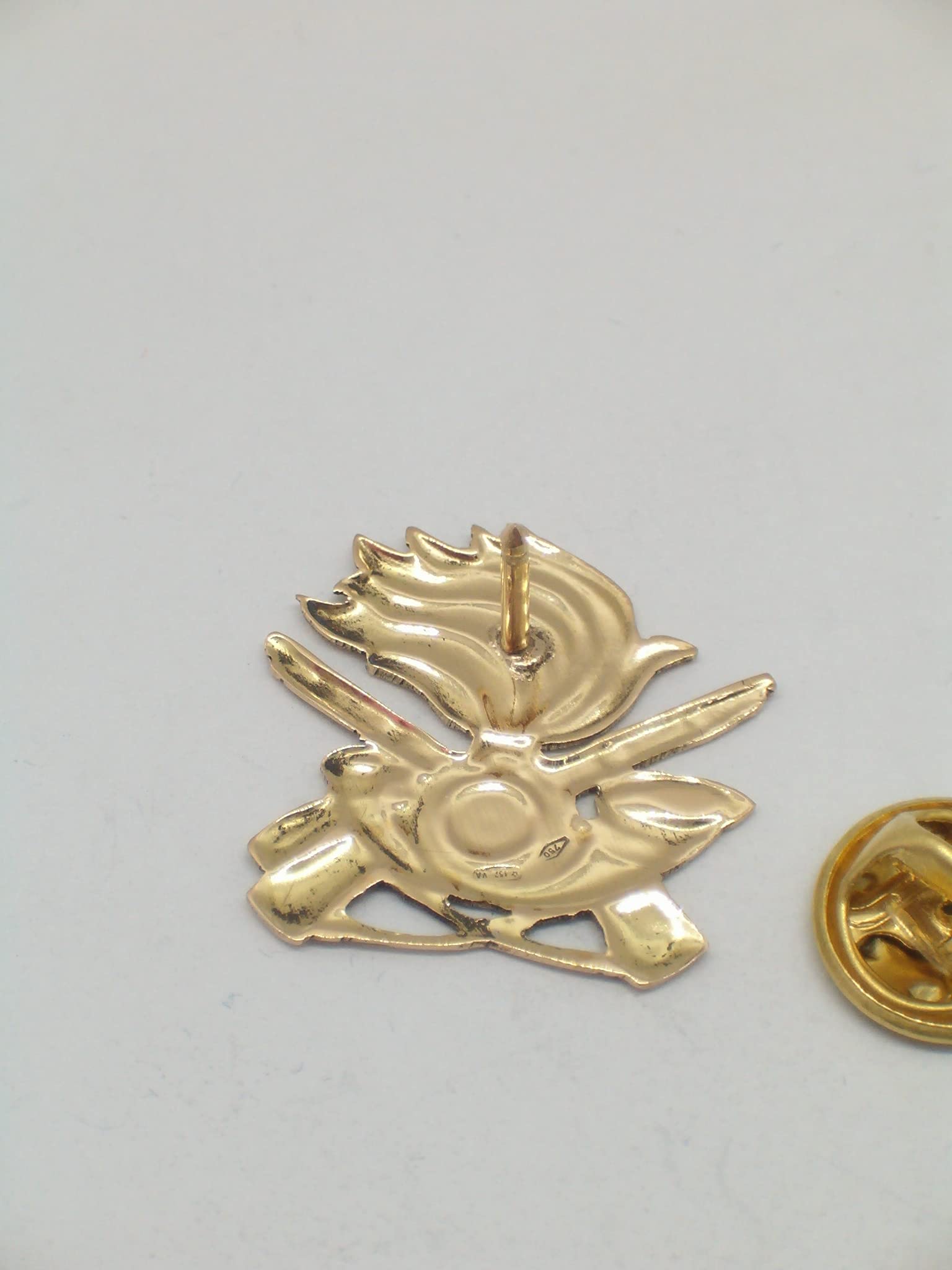 Bersaglieri - Spilla da giacca in Oro Giallo 18 Kt (750 millesimi) con il simbolo dei Bersaglieri - stemma - logo - pins - Esercito -