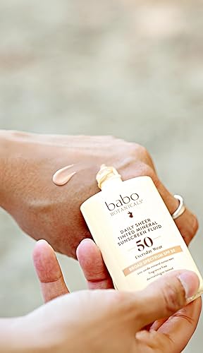 Miniatura 3 de Babo Botanicals Daily Sheer - Líquido protector solar mineral teñido SPF50 - Óxido de zinc natural - Aceite de maracuyá - Tinte dorado - Sin