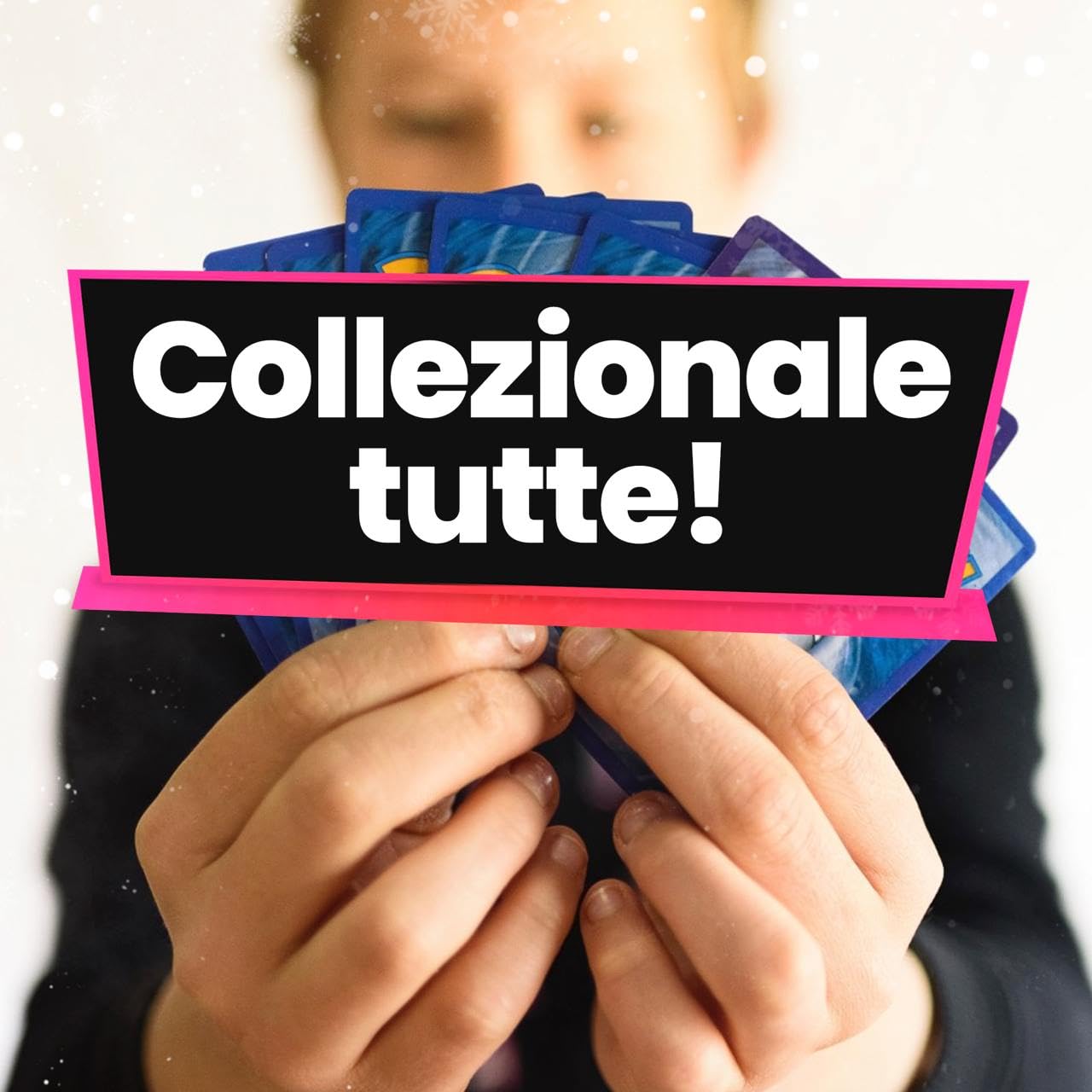 Set COMPLEANNO - 100 Carte Pok Originali Italiane, Include 1 Ultra Rara, 5 Carte Luccicanti (Olo, Reverse) e Confezione Regalo