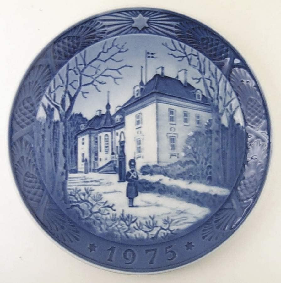 Royal Copenhagen Annual Christmas Plate Queen's Palace - No Box
