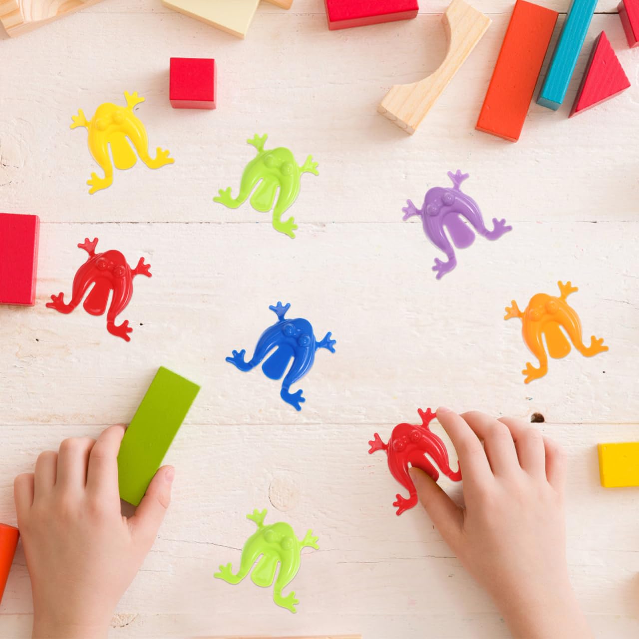 jojofuny Lot de 24 Jouets à Sauter Grenouille pour Tout-Petits garçons en Plein air garçon Jouets de Bain pour Tout-Petits Jouets éducatifs pour Enfants Jouets d'extérieur pour Enfants Mini Animal