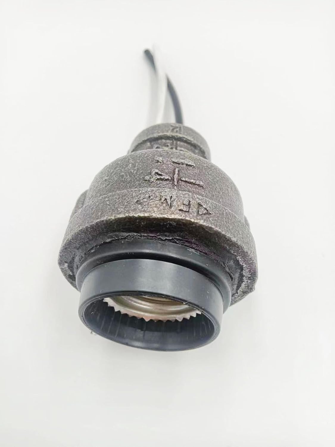 Iron Pipe Lamp Socket That fits 1/2-1-1/4 inch Iron Pipe (NPT)