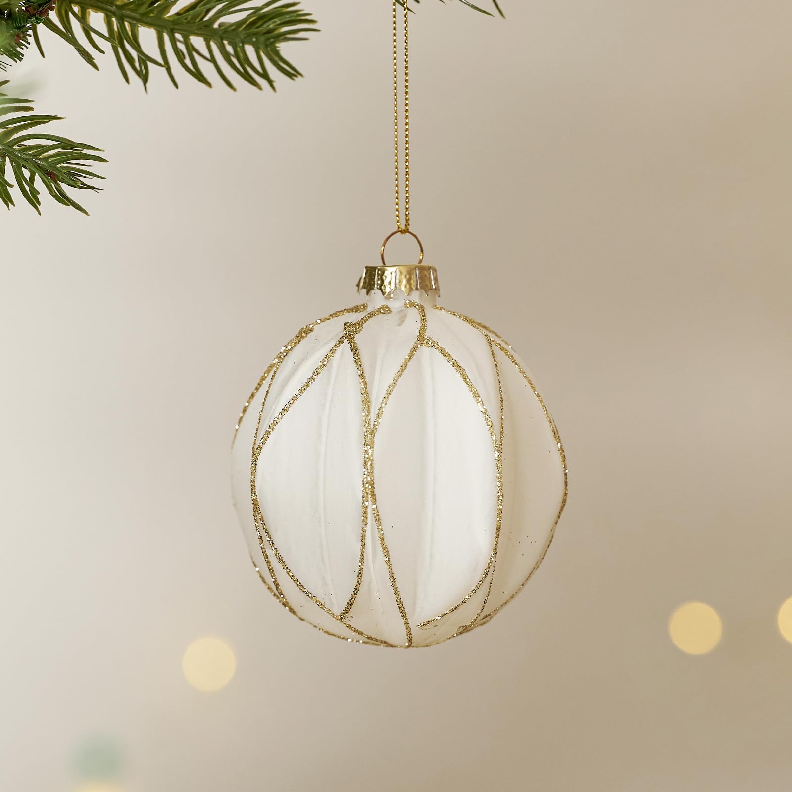 DN DECONATION Weihnachtskugeln Set, 9-teilig - Weiß Gold Christbaumkugeln | mit Linien Design, Glaskugeln mit Goldverzierungen für Tannenbaum Dekoration, Vintage Weihnachtsbaumschmuck