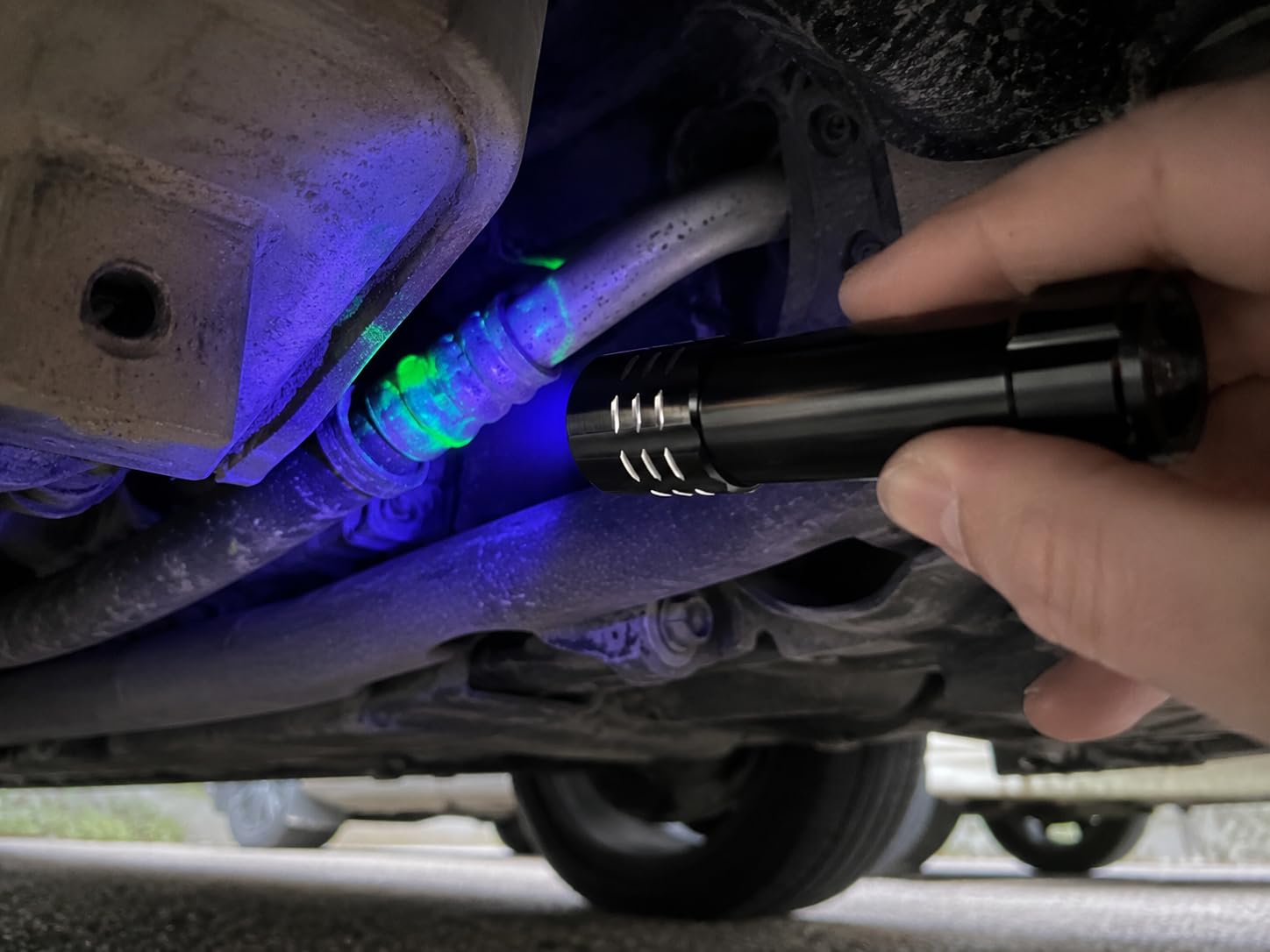 Quick A/C Sustituto de R1234yf 5 en 1 205 g | Gas + Aceite + Sellador + Tinte UV + Desecante | Kit Aire Acondicionado Coche con Manguera Manómetro LP, Linterna UV y Guantes