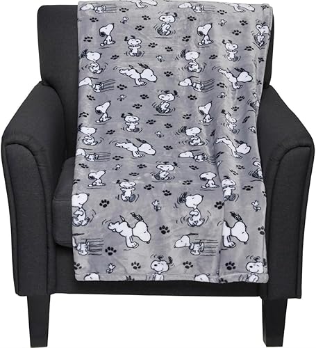 Berkshire Blanket & Home Co. Berkshire Blanket & Home Company - Manta de terciopelo suave Peanuts Gang Snoopy Happy Dance, 50 x 70 pulgadas