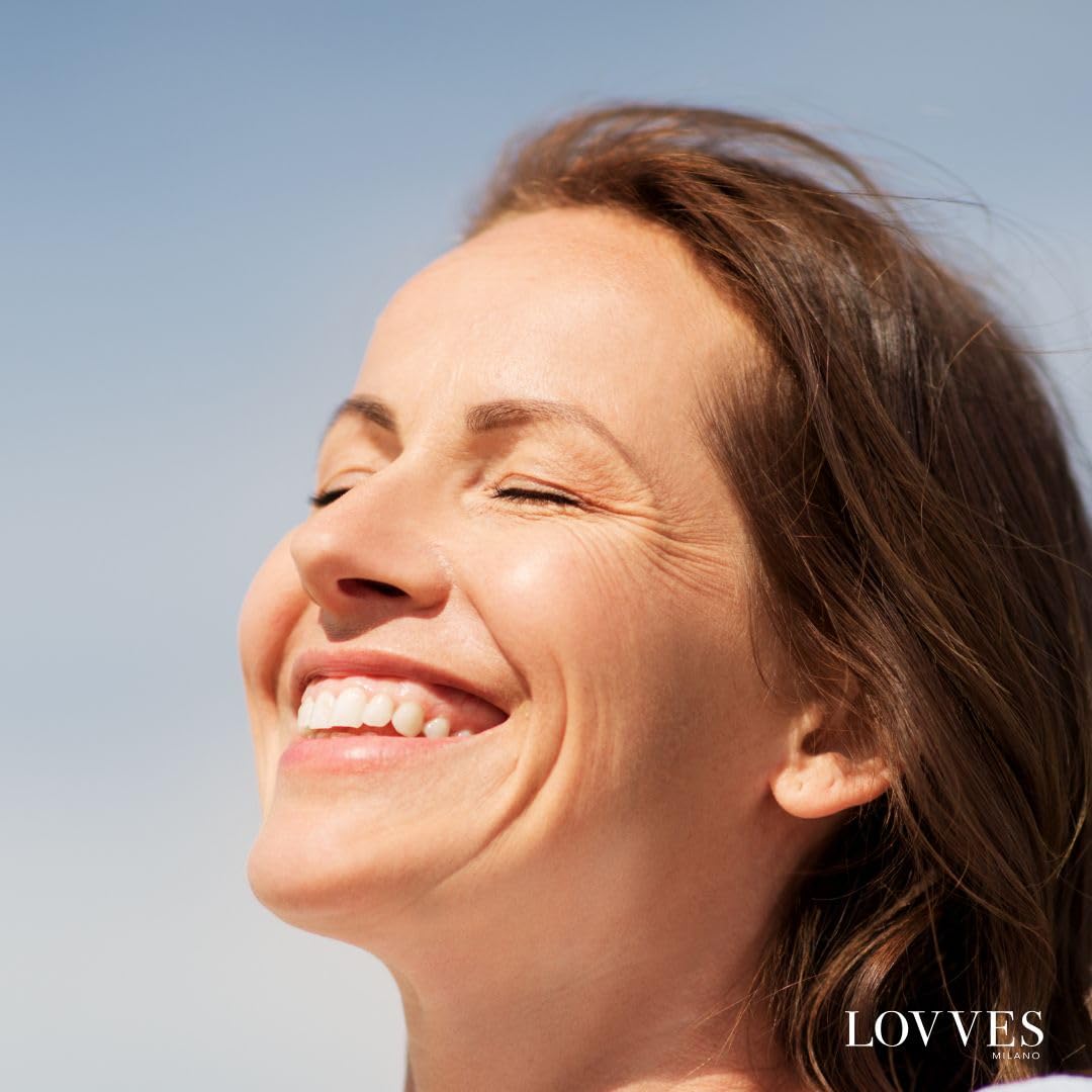 LOVVES Siero Viso Anti macchie, Schiarente, Alta Cosmesi Naturale, Depigmentante, Riduce le Ipercromie della Pelle, Previene la Formazione di macchie scure, Pelle più Uniforme e Luminosa, Flacone 30ml