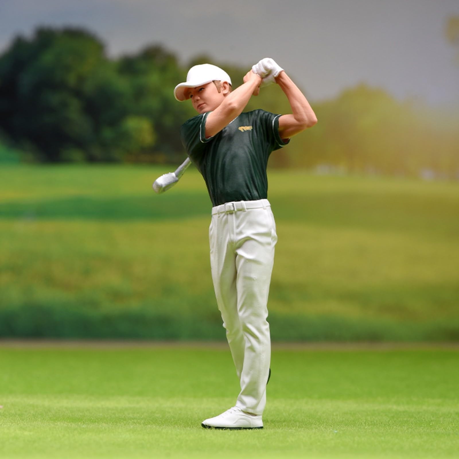 Amagogo Miniatura Golfista Pintada a Mano Autoportante Figura Golfista con Golf Compacto Adorno Resina con Base Estable para Oficina