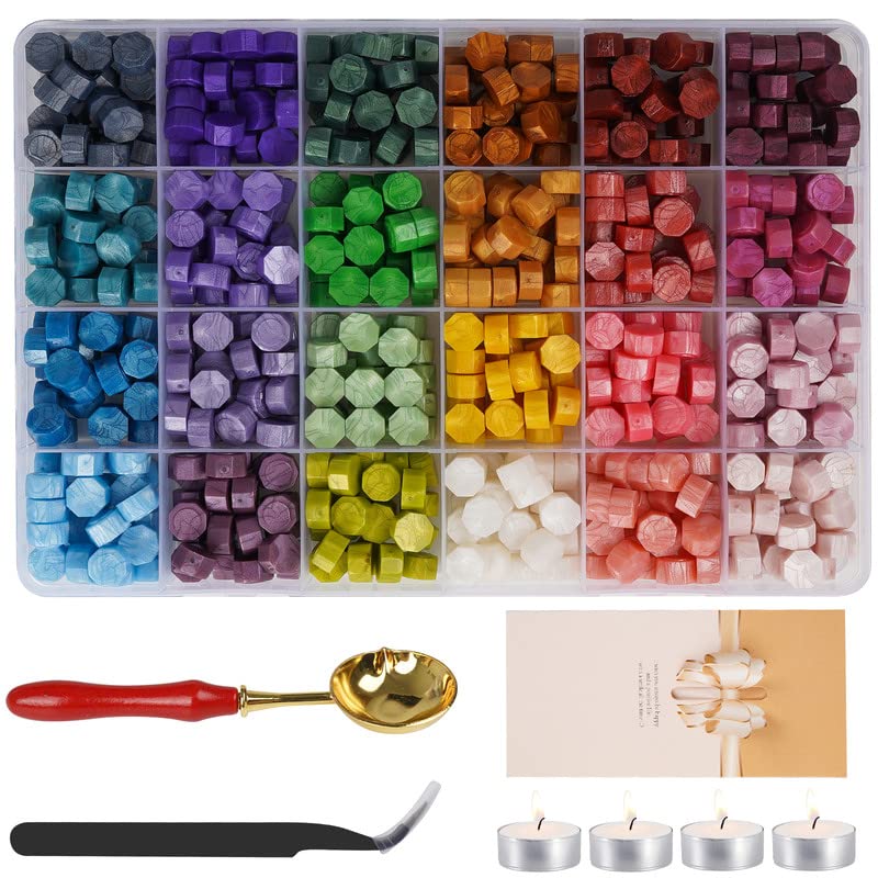 24 colores Sello Lacre Kit, 600+pcs Cera Lacre Cuentas de Cera de Sellado con Caja de almacenamiento, 4 Velas de Té y 1 Cuchara y 1 Pinzas, para Invitaciones de Boda, Sellar y Decorar Cartas-A