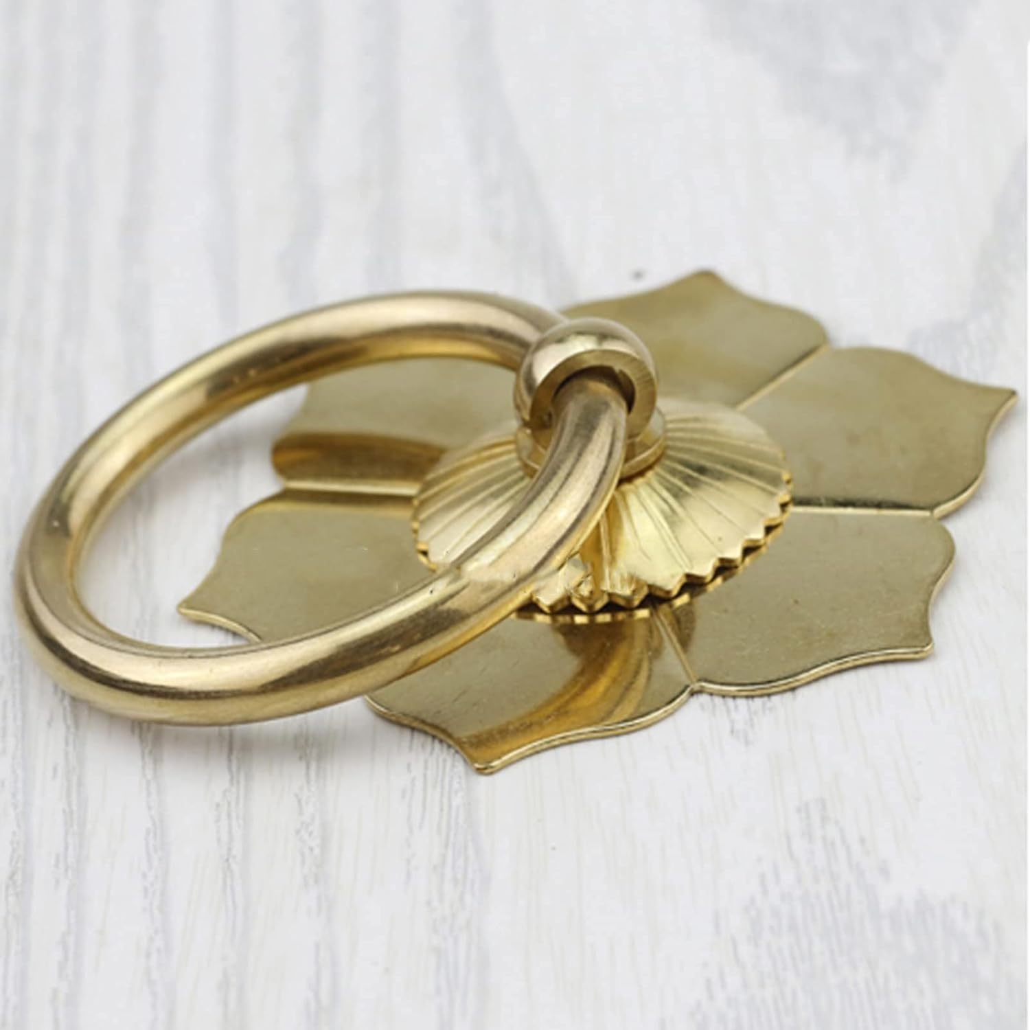 Antique Brass Door Knocker Retro Bronze Flower Shaped Door Handle Rustproof Door Ring for Rustic Wood Front Door Door 7cm Diameter