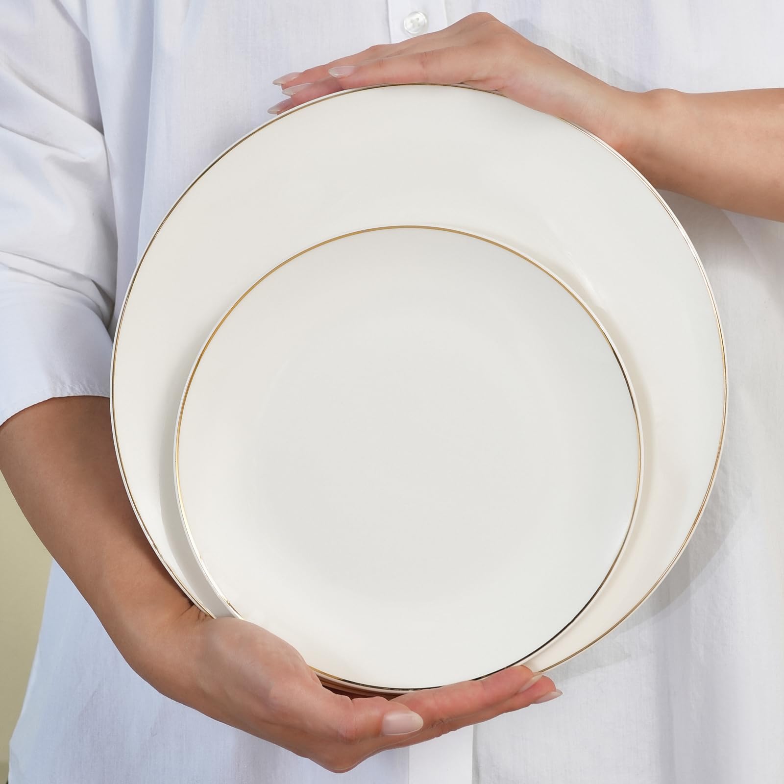Karaca Bone China Donatella - Vajilla de 70 piezas para 12 personas, color dorado y blanco