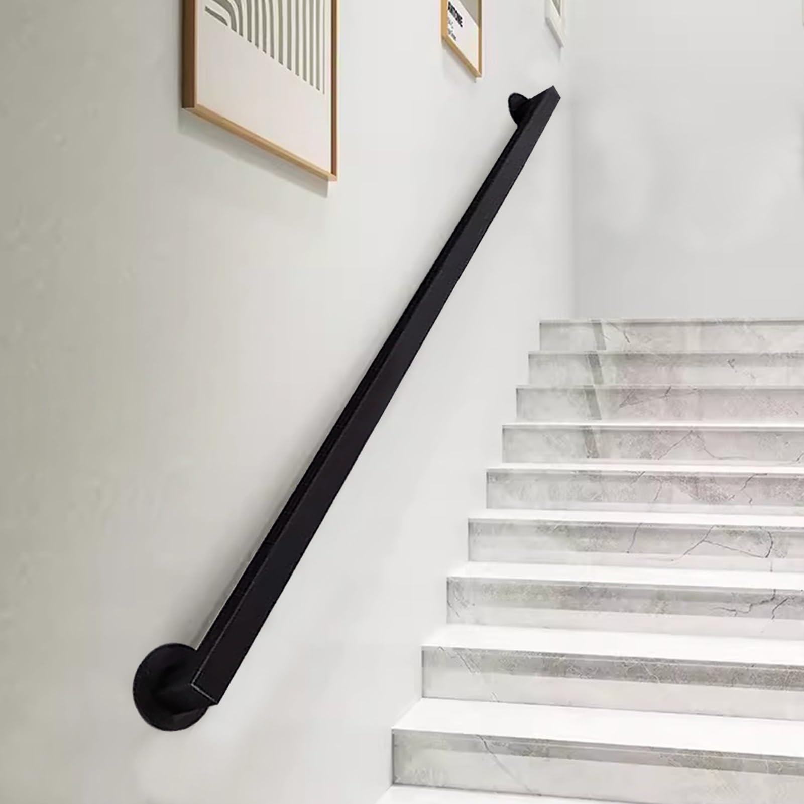 Rampe d'escalier anti-chute en métal noir pour sécuriser les marches intérieures