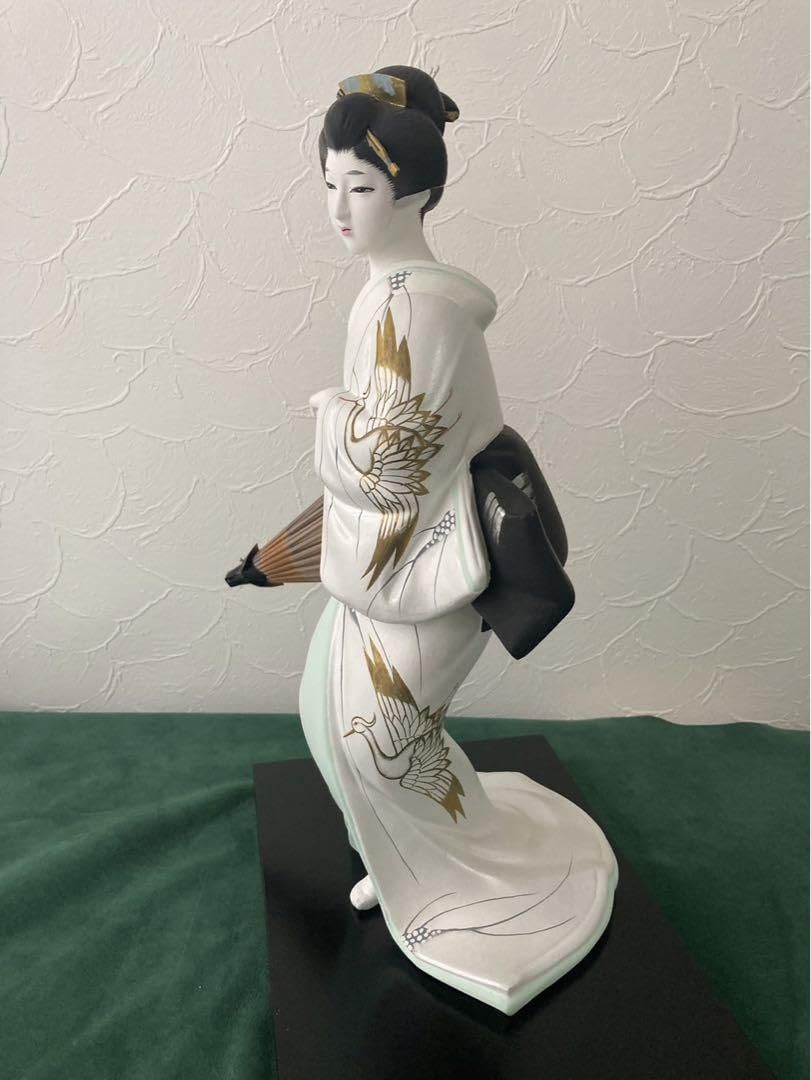 Amazon | 博多人形 源蔵作 新雪 傘 着物 人形高さ 37.4cm ガラスケース