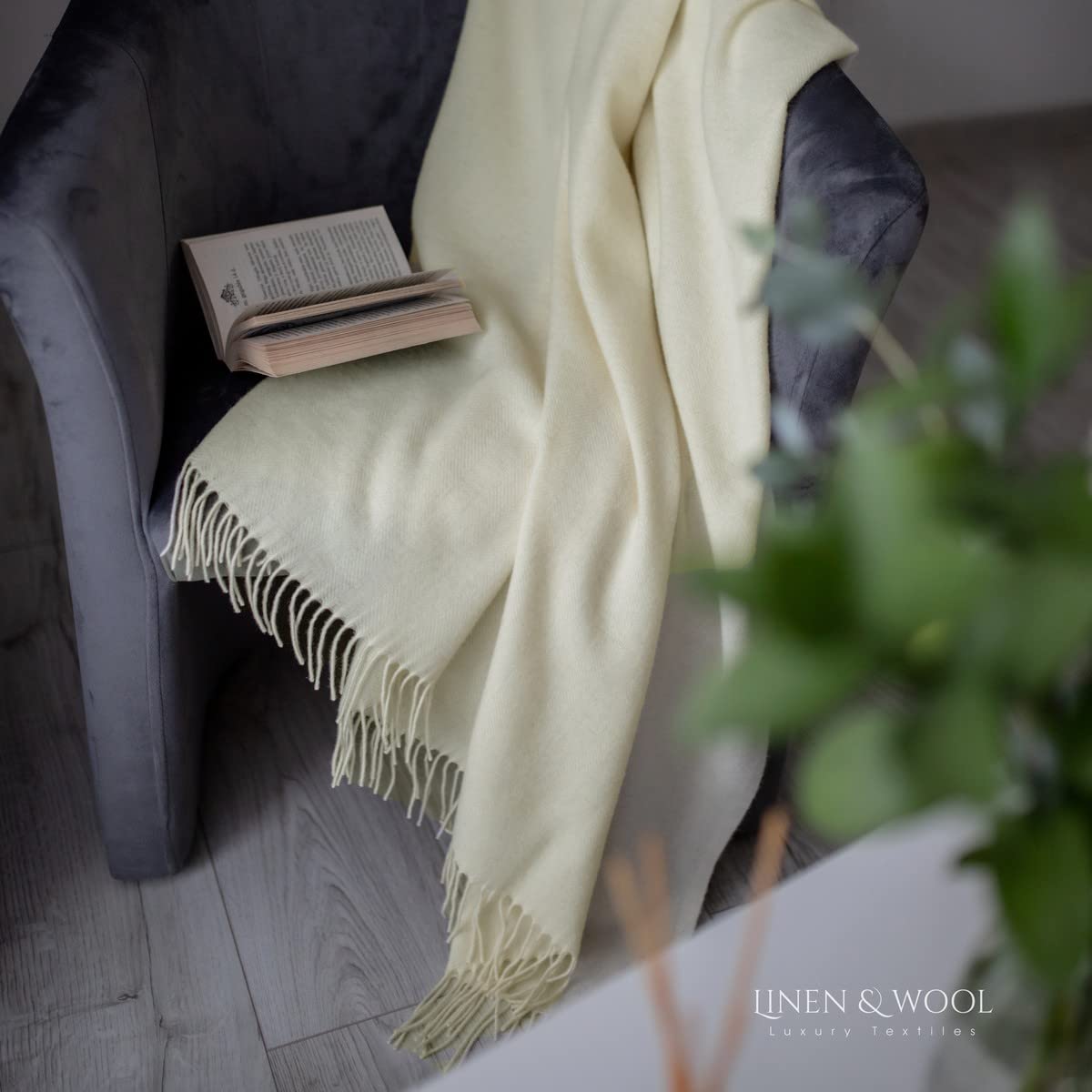Linen & Cotton Plaid de Luxe, Très Doux et Chaud Stonewold - 100% Laine Merinos, Blanc Naturel (140 x 200 cm) Couverture Chauffante/Jeté de Canapé/Couvre Lit Polaire/Blanket pour Sofa/Idée Cadeau