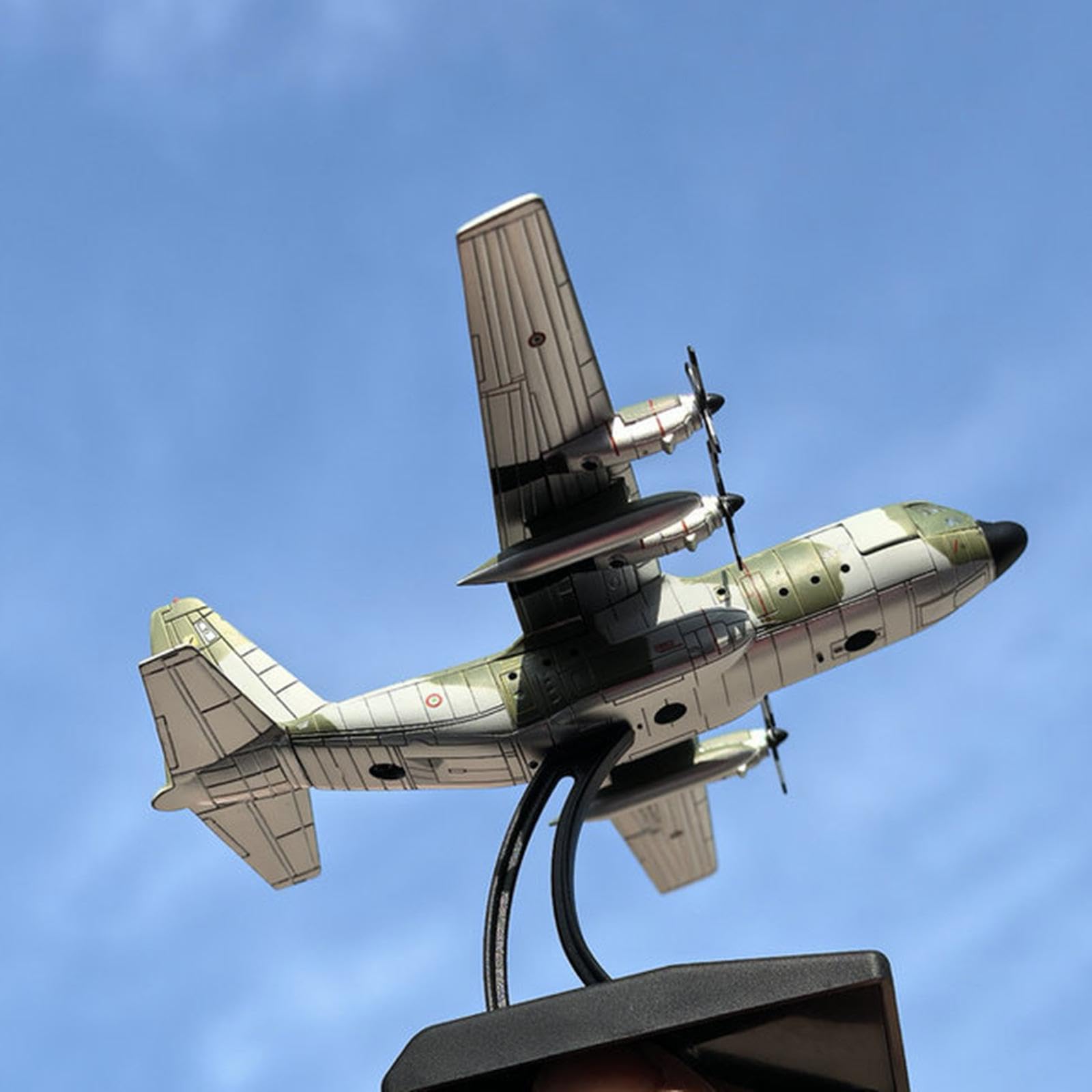Sharplace Maquette d'avion de Transport et de Chasse C-130H au 1/250 avec Socle d'exposition, idéale pour la Maison, Le Bureau, Les cafés et Les
