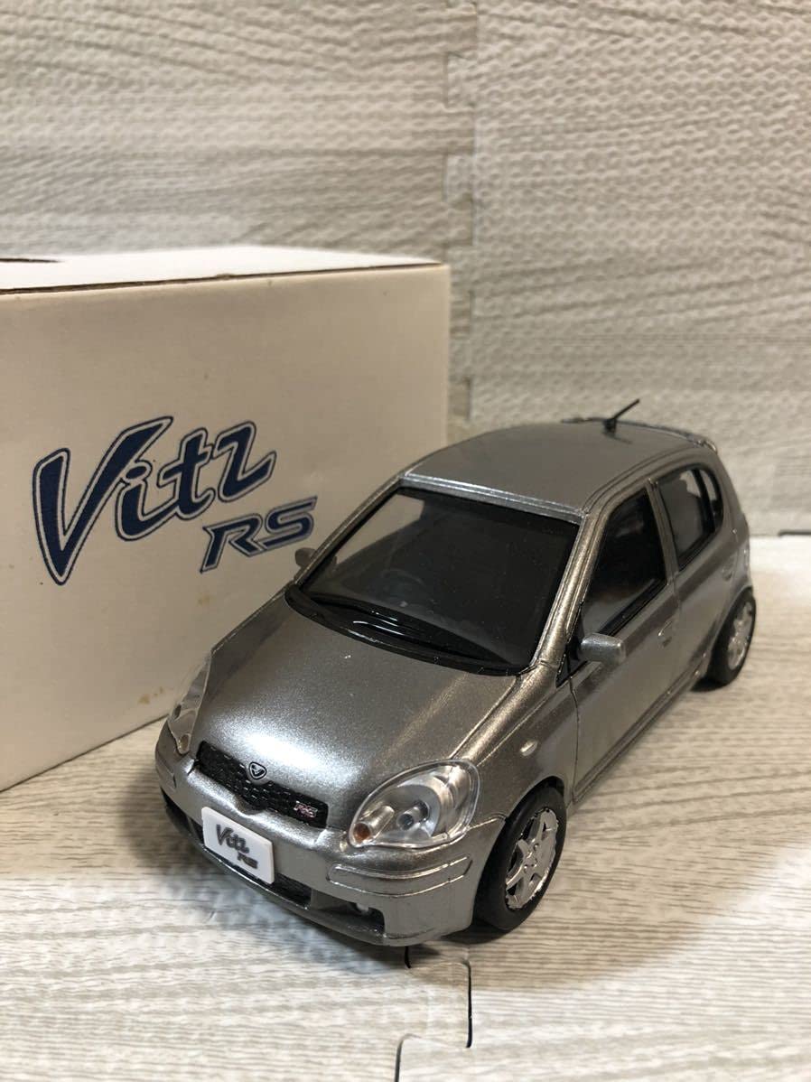 Amazon.co.jp: 1/24 ミニカー 初代ヴィッツ VITZ RS カラーサンプル 