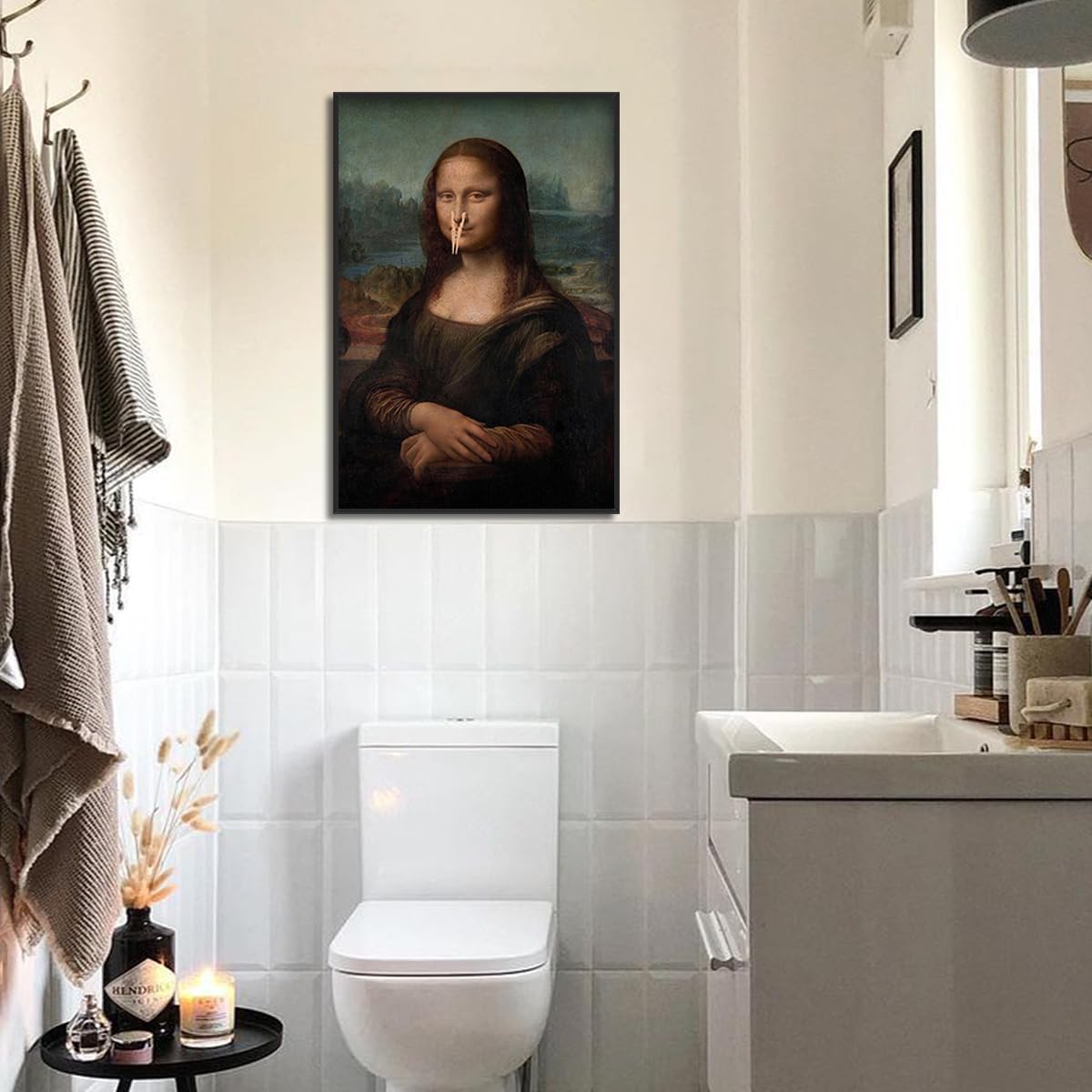 XMJJQQ Klassieke Mona Lisa schilderij badkamer canvas wandkunst vintage grappig badkamer poster humor grappige toilet kunstafdrukken badmeisje knijpen neus grappige wanddecoratie 61 x 91,4 cm