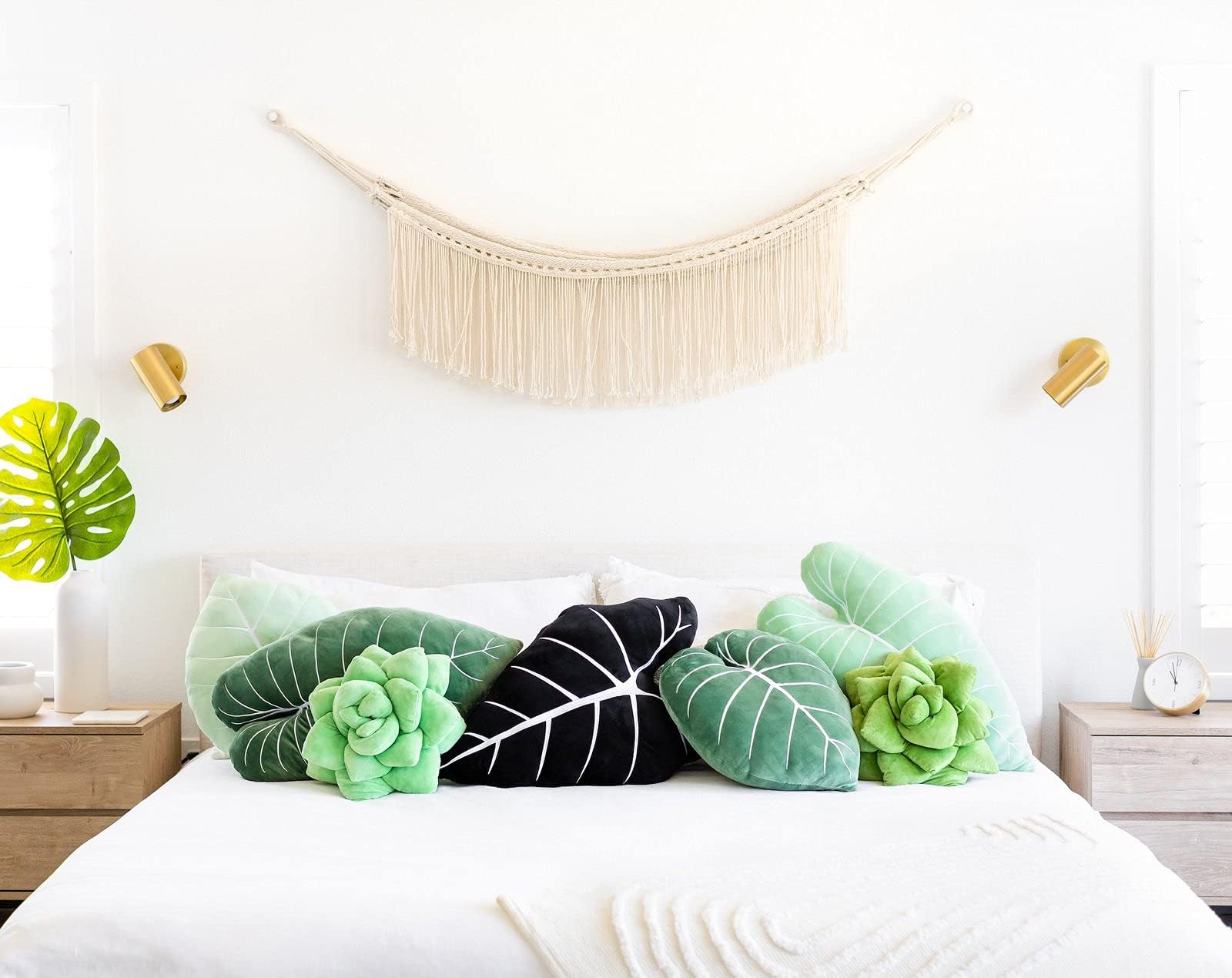 Green Philosophy Co. Plush Succulent Leaf Pillow 3D Accent Anthurium Warocqueanum Plant Throw Pillows for Couch Sofa Living Room Home Decor for Plant & Garden Lovers, Green Thumb Family & Friends: Alocasia Frydek Obsidian