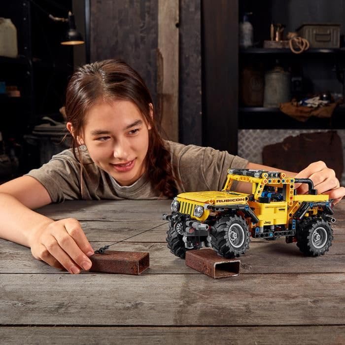 Amazon.com: LEGO® Technic™ Jeep® Wrangler 42122;一個引人入勝