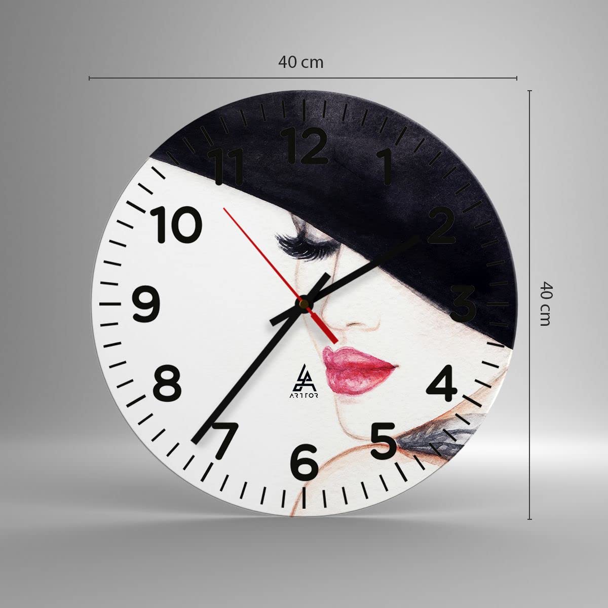 Orologio Da Parete In Vetro 40x40 Cm Design Labbra E Cappello - Silenzioso, Moderno, Per Soggiorno E Cucina - C3AC40x40-2947