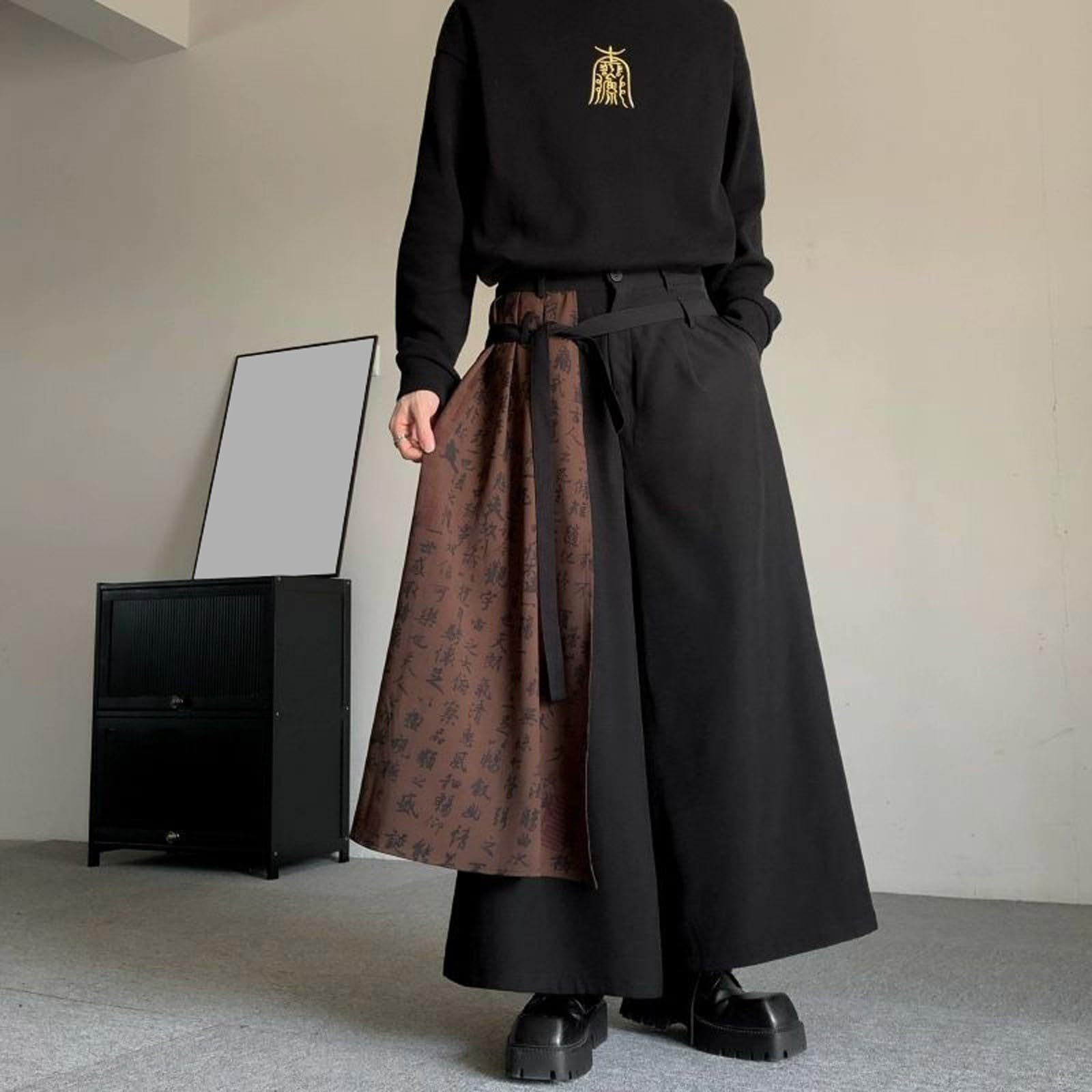 Kimono Uomo Kendo Samurai Gonna Orlo Irregolare Kilt Stile Giapponese Samurai Hakama Gonna Grandi Taglie Pantaloni Da Uomo Tradizionale Tinta Unita Samurai Vestito Casuale Sciolto