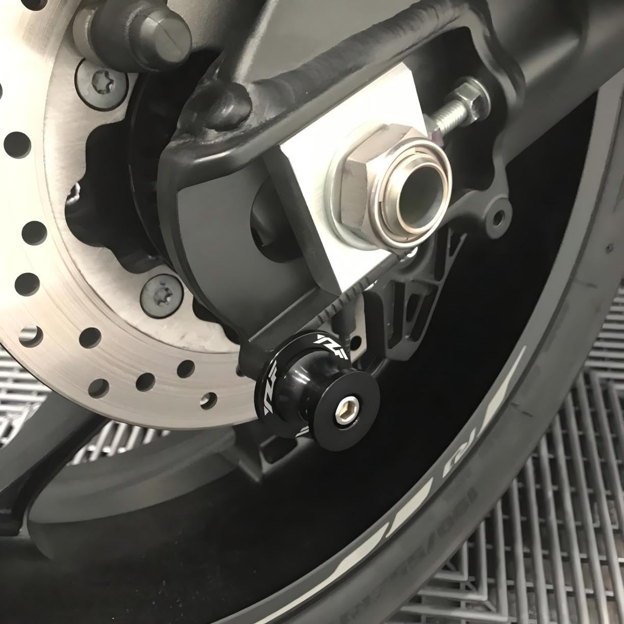 Motorcycle Swingarm Spools for YZF R1 R3 R6 R7 R9 R25 R125 600R 750R All Year, 6mm CNC Aluminum Sliders Stand Screws, Good Spools Accessories For Your YZF R1 R3 R6 R7 blue