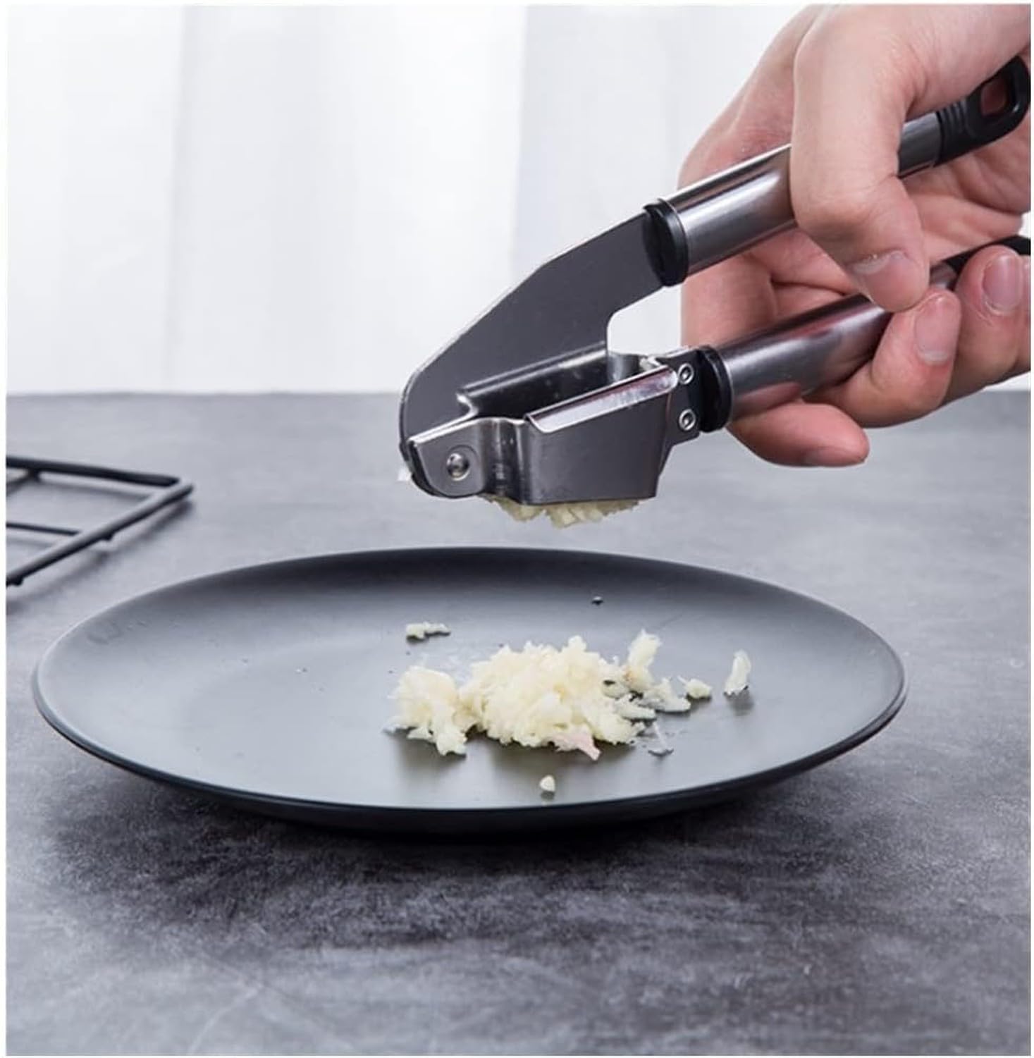 Knoblauchpresse, Ingwerpresse Ginger Mincer, rostfreie Edelstahl Zerkleinerer, kein Schälen nötig, ergonomischer Griff, Leicht zu Drücken Sauber, Professionelle, Silver, 18,5 * 4,5 cm