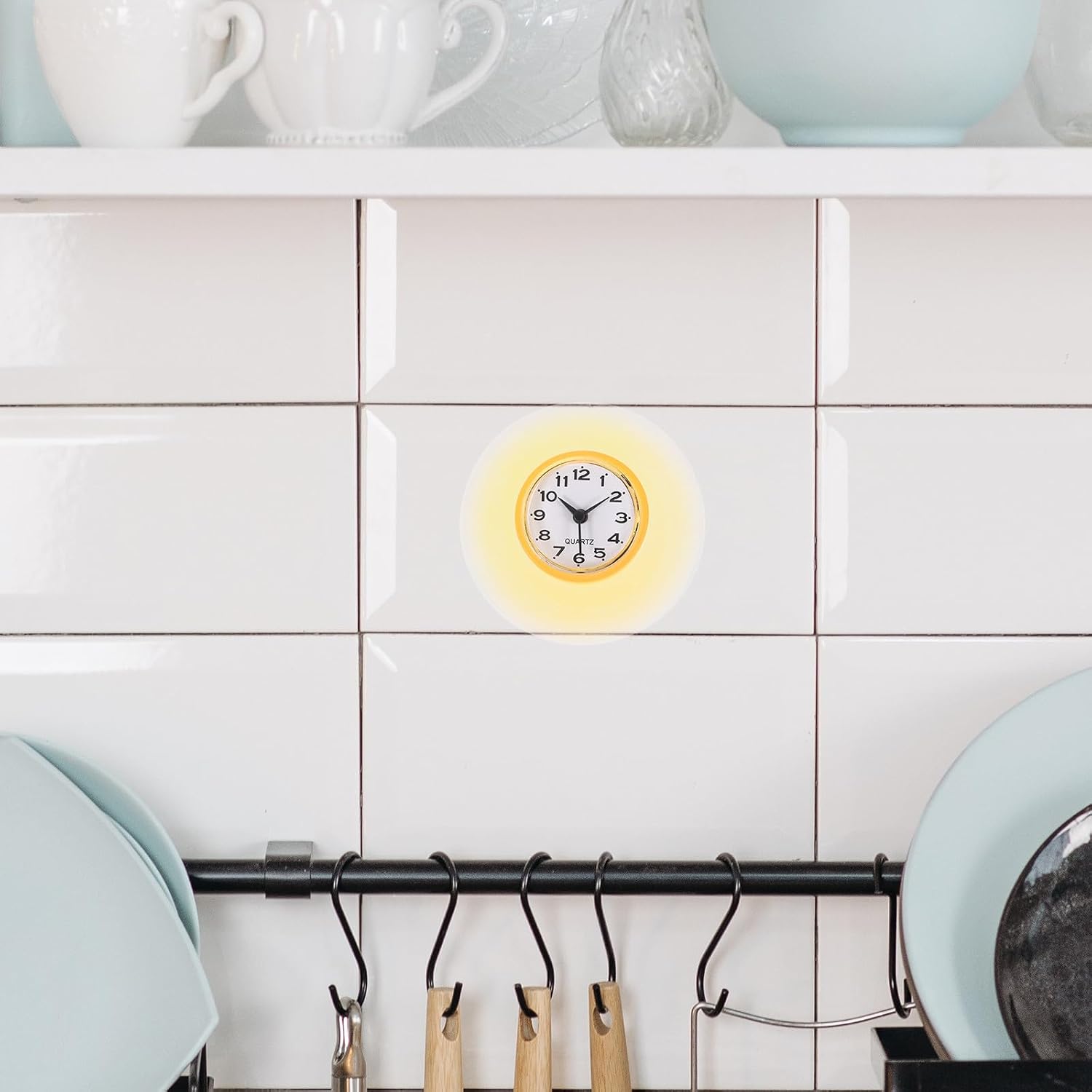 Bathroom Suction Cup Wall Clock, Waterproof Amber Transparent Mirror Surface, Fog Resistant Bathroom Wall Clock for Shower and Home Décor